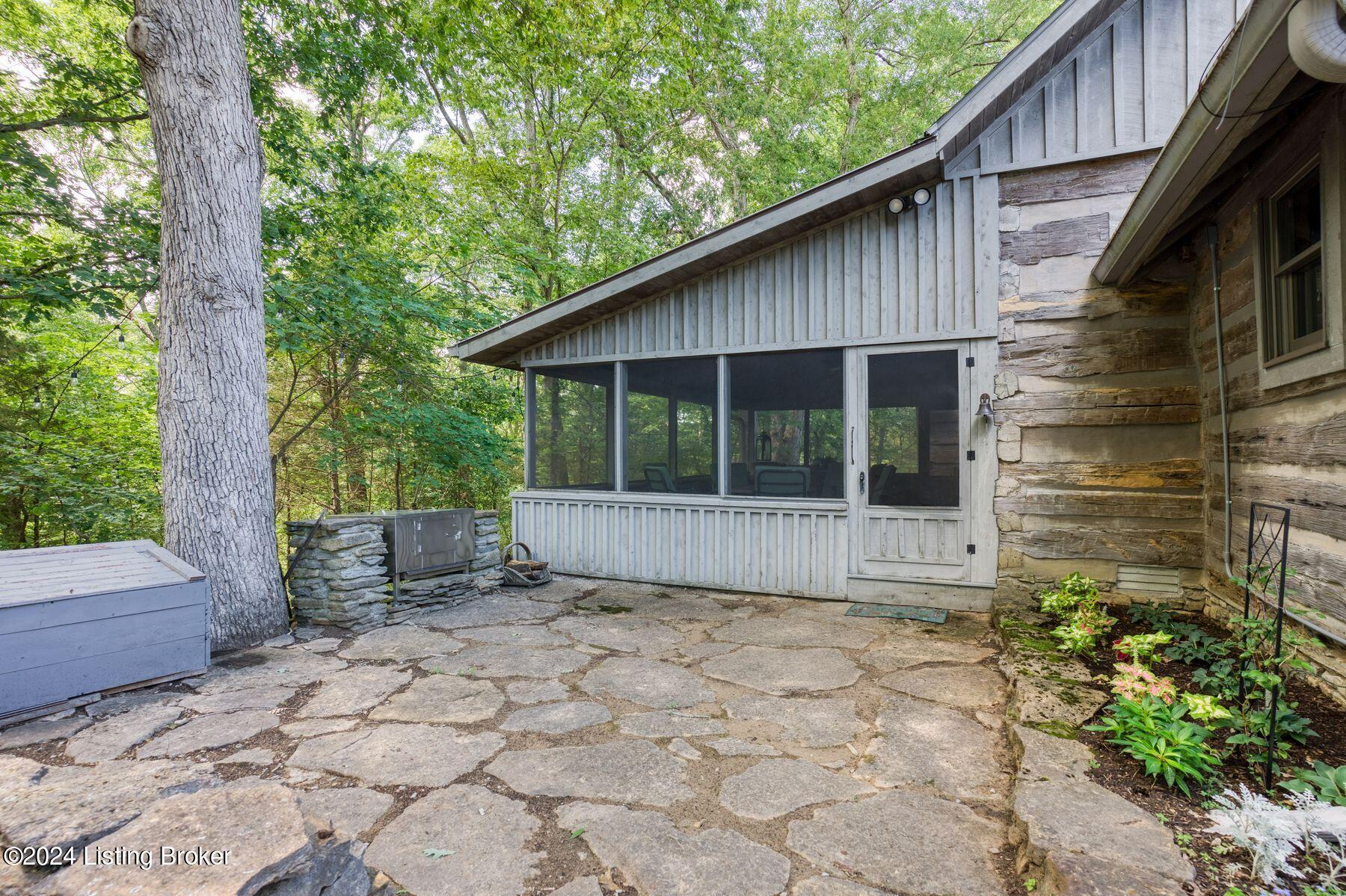 600 Shagbark Dr
