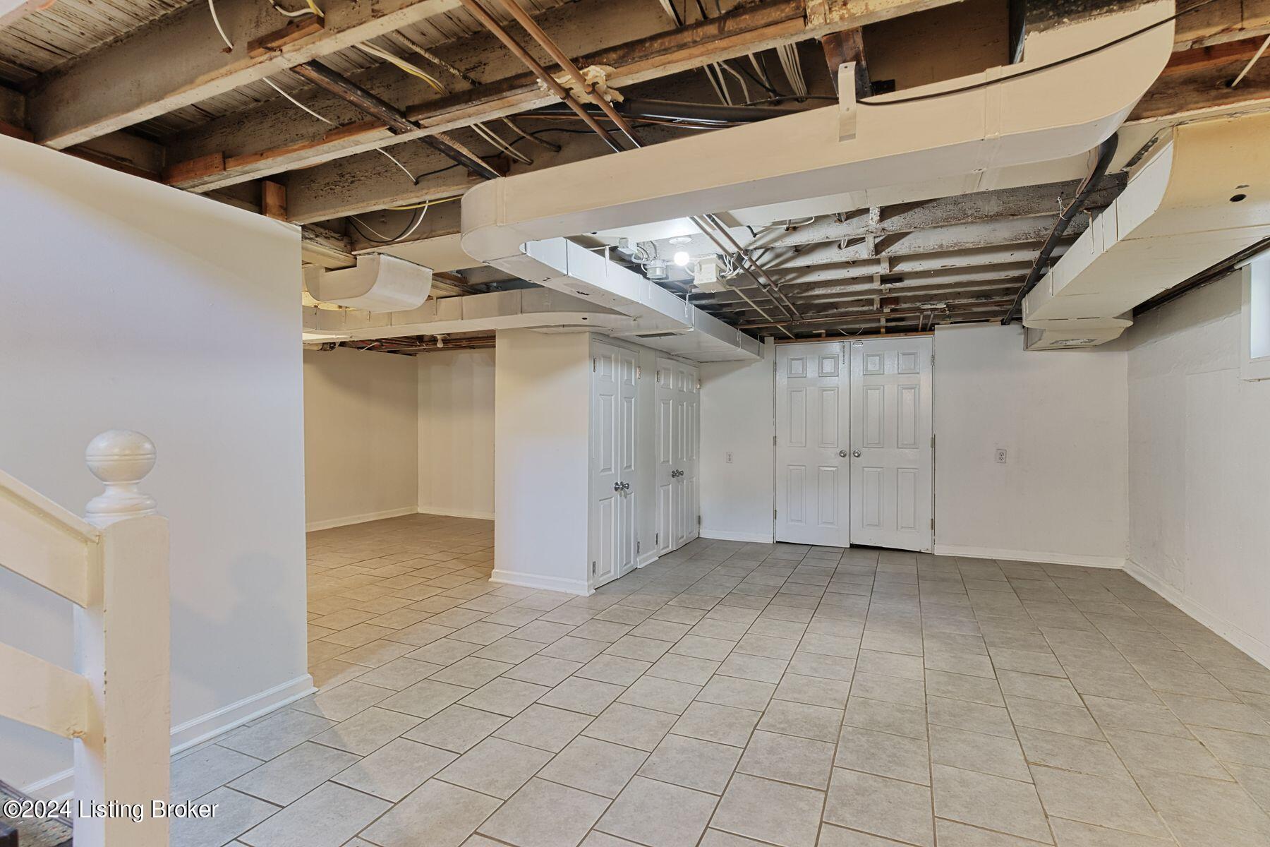 1733 Deer Ln