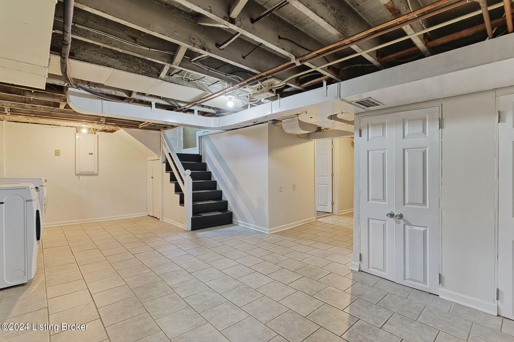 1733 Deer Ln
