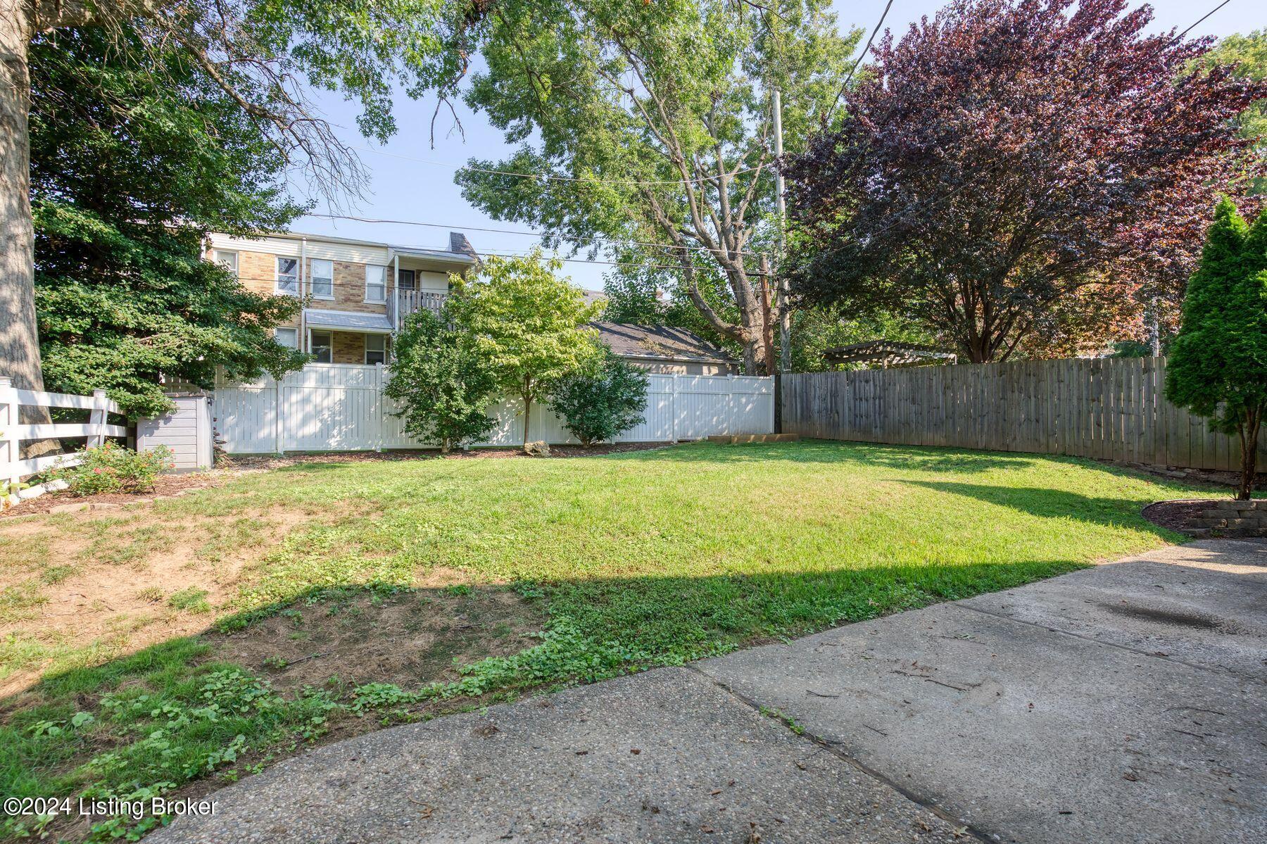 1733 Deer Ln