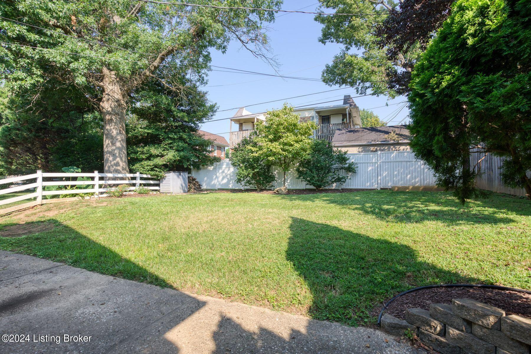 1733 Deer Ln