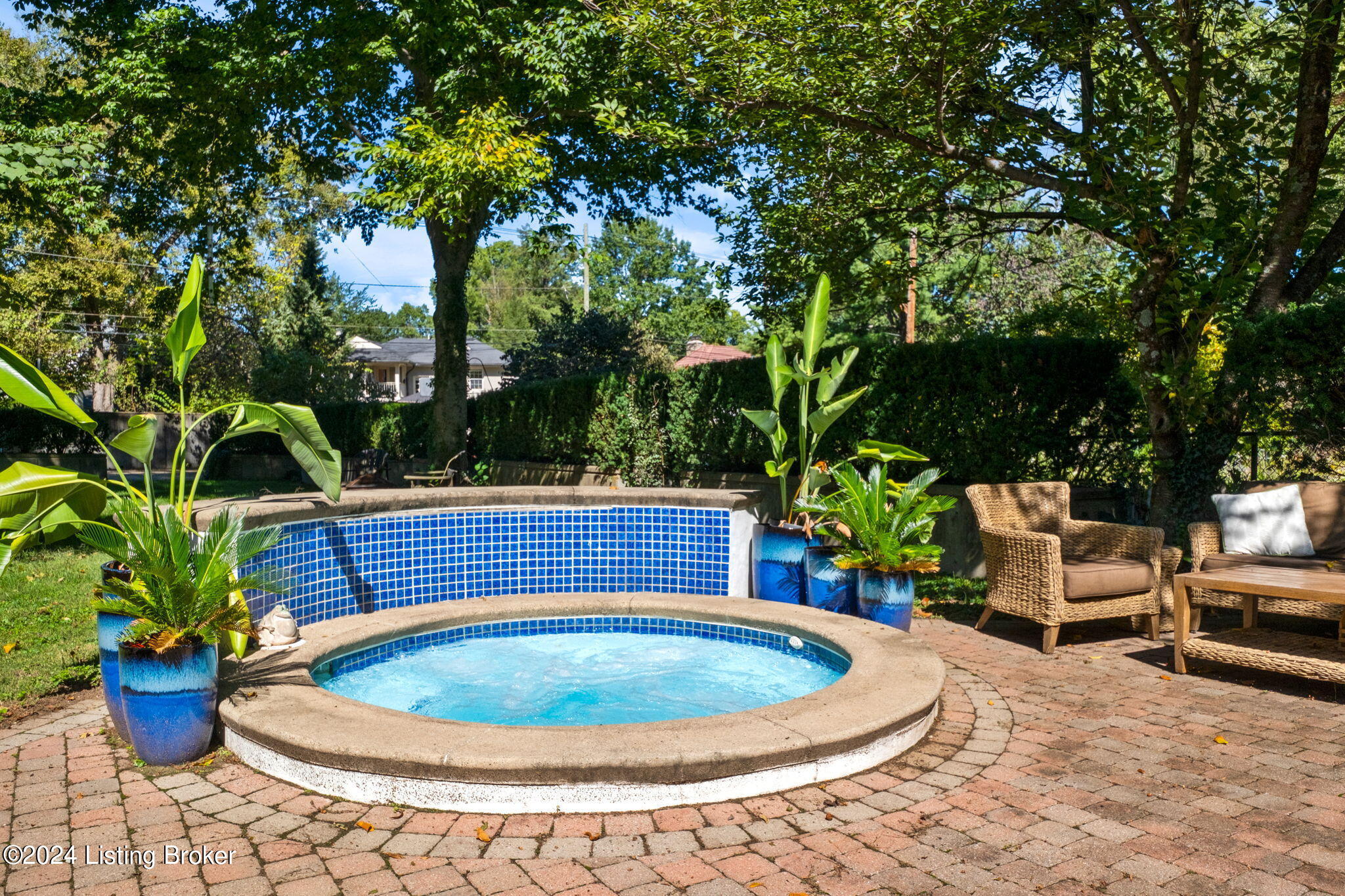 2121 Douglass Blvd