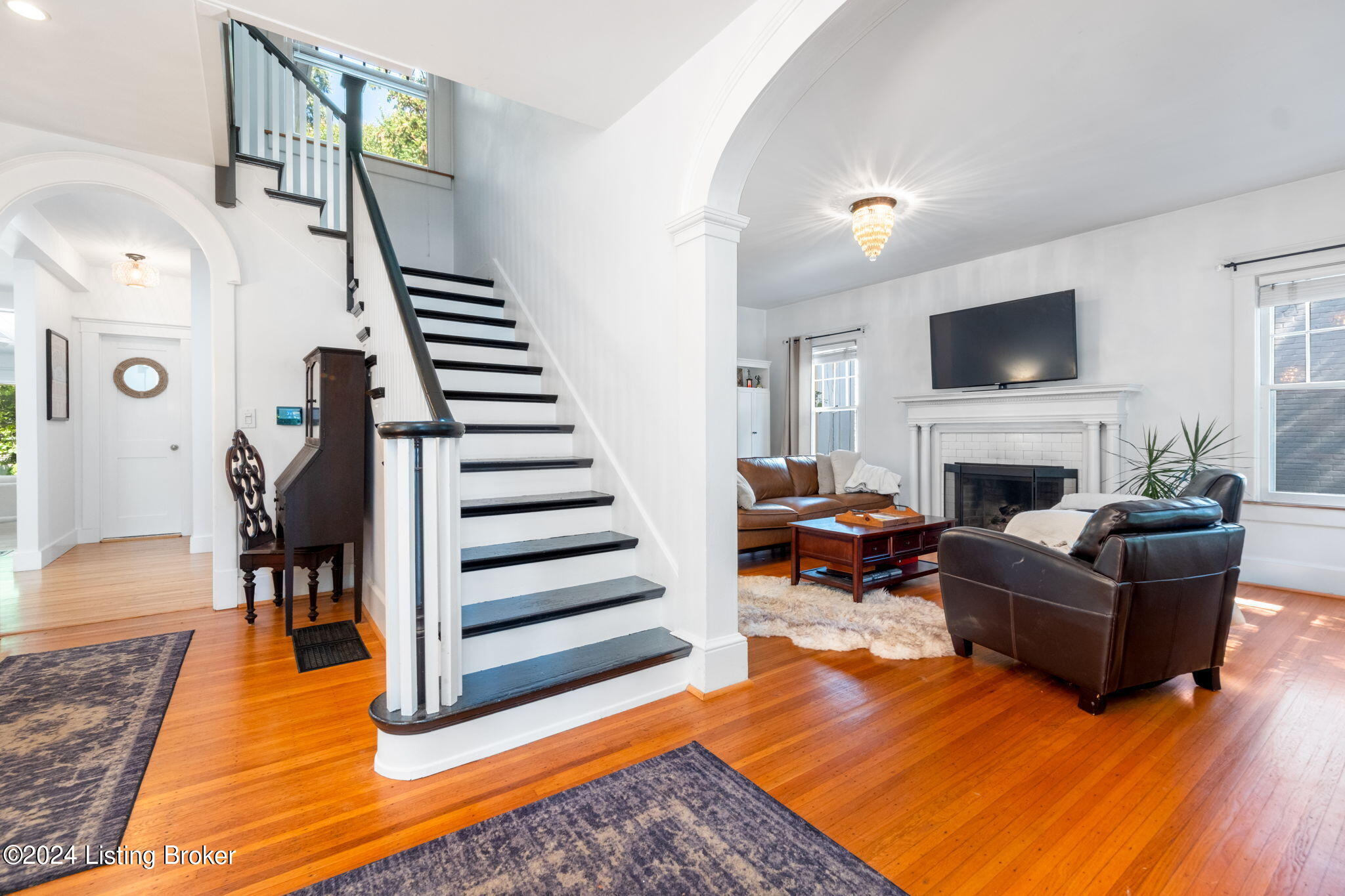 2121 Douglass Blvd