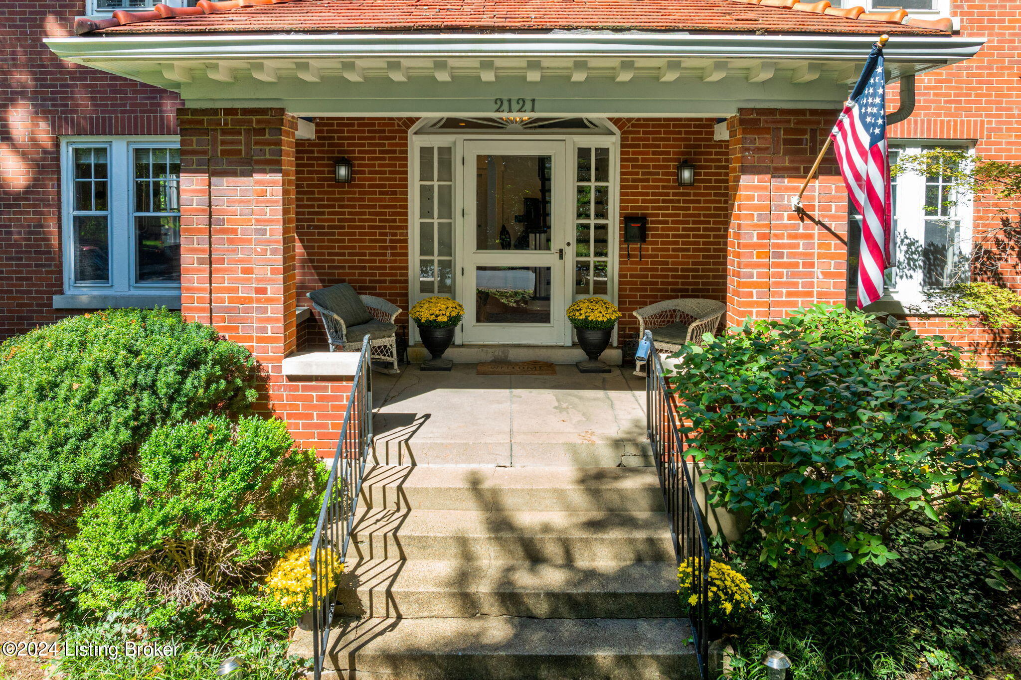 2121 Douglass Blvd