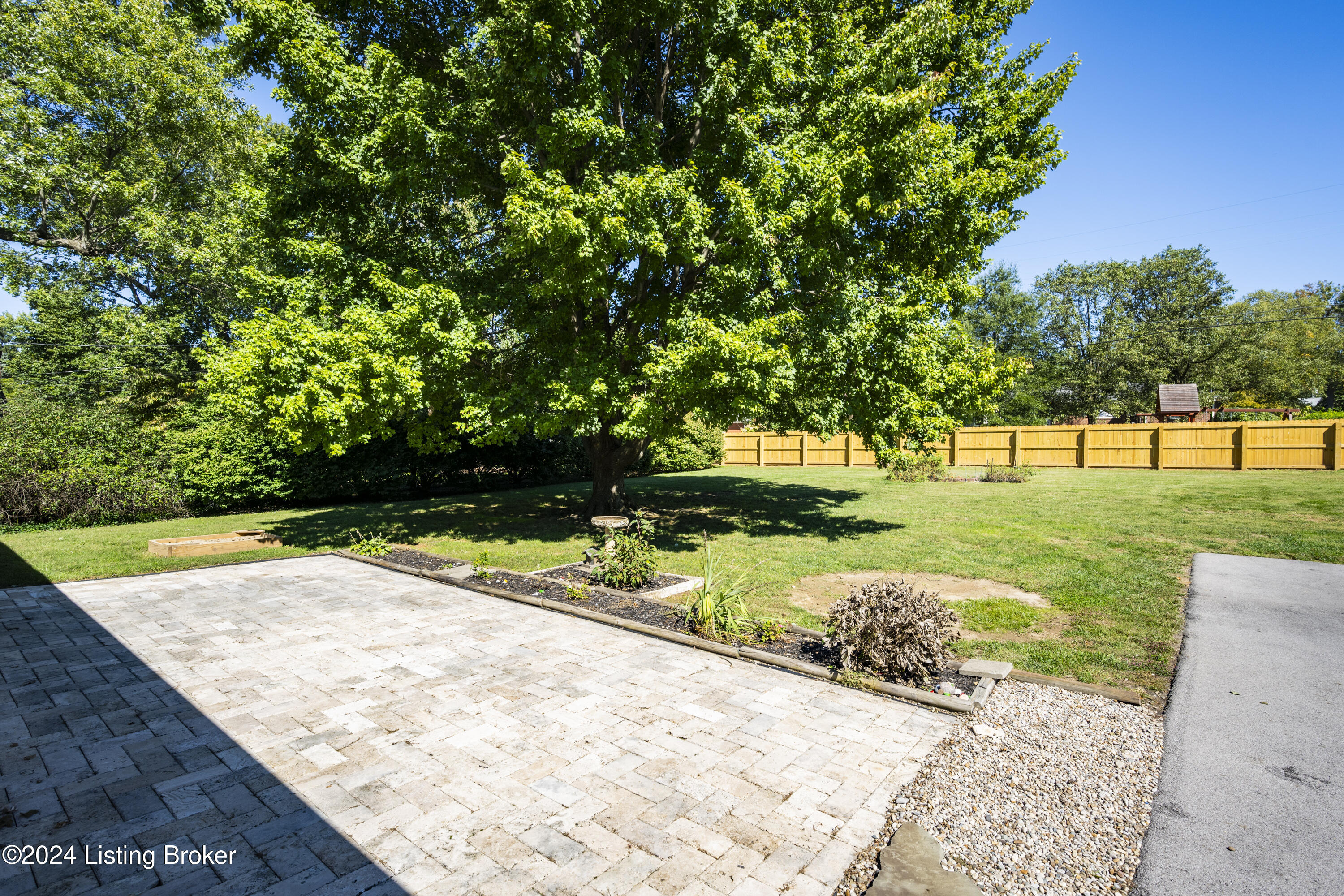 2011 Northfield Dr