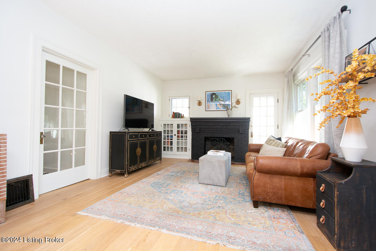 2133 Lowell Ave
