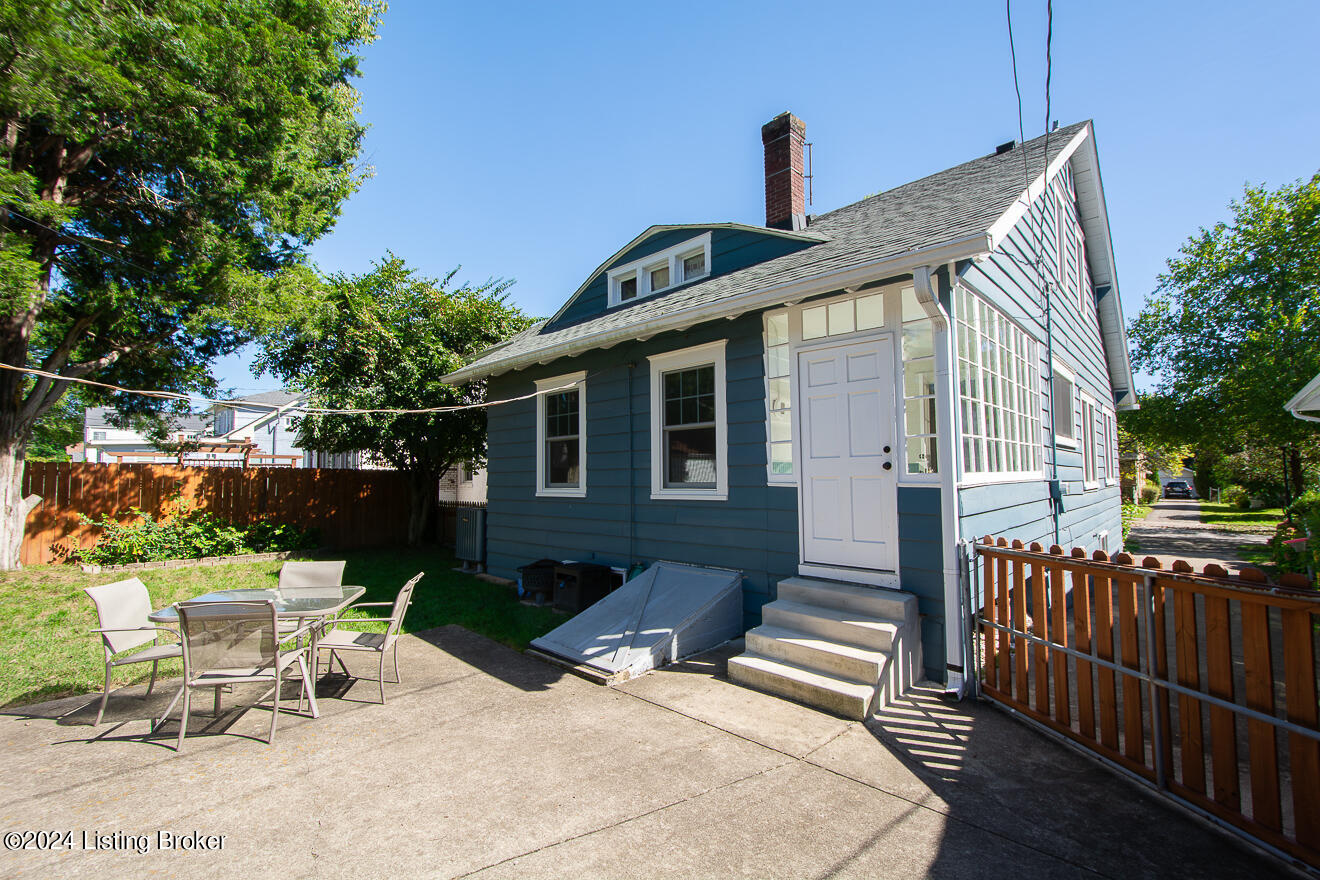 2133 Lowell Ave