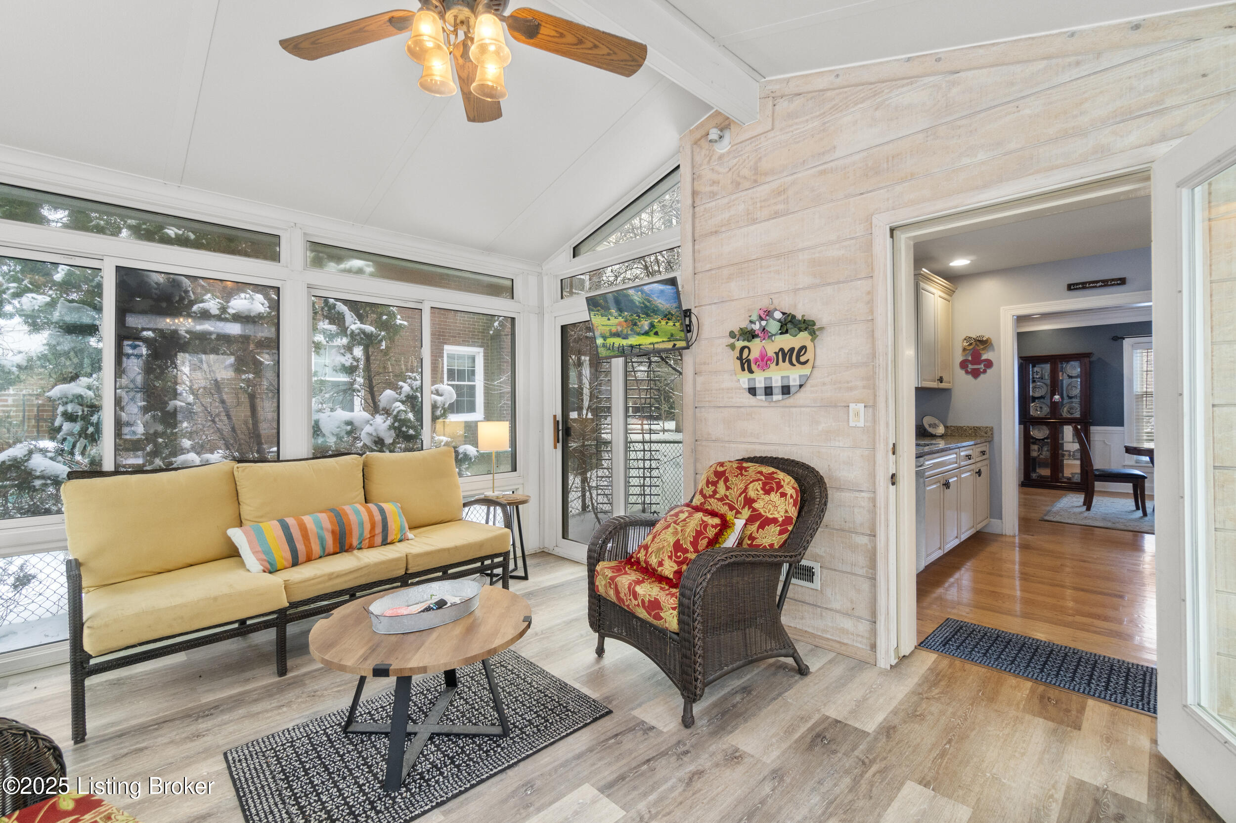 3303 Oriole Dr