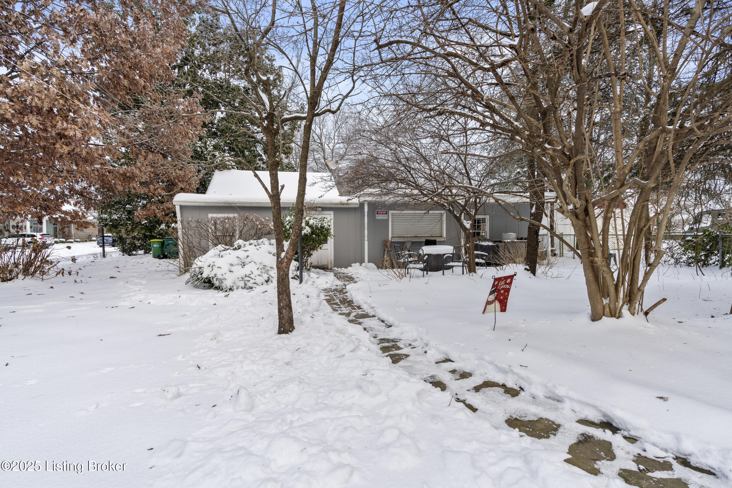 3303 Oriole Dr