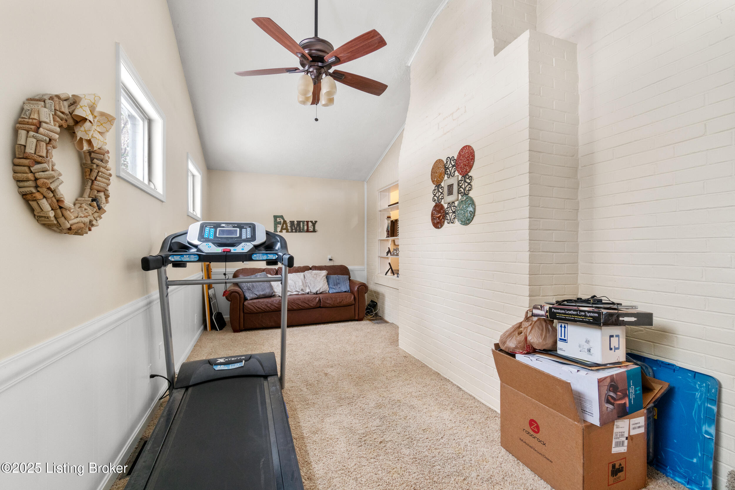 3303 Oriole Dr