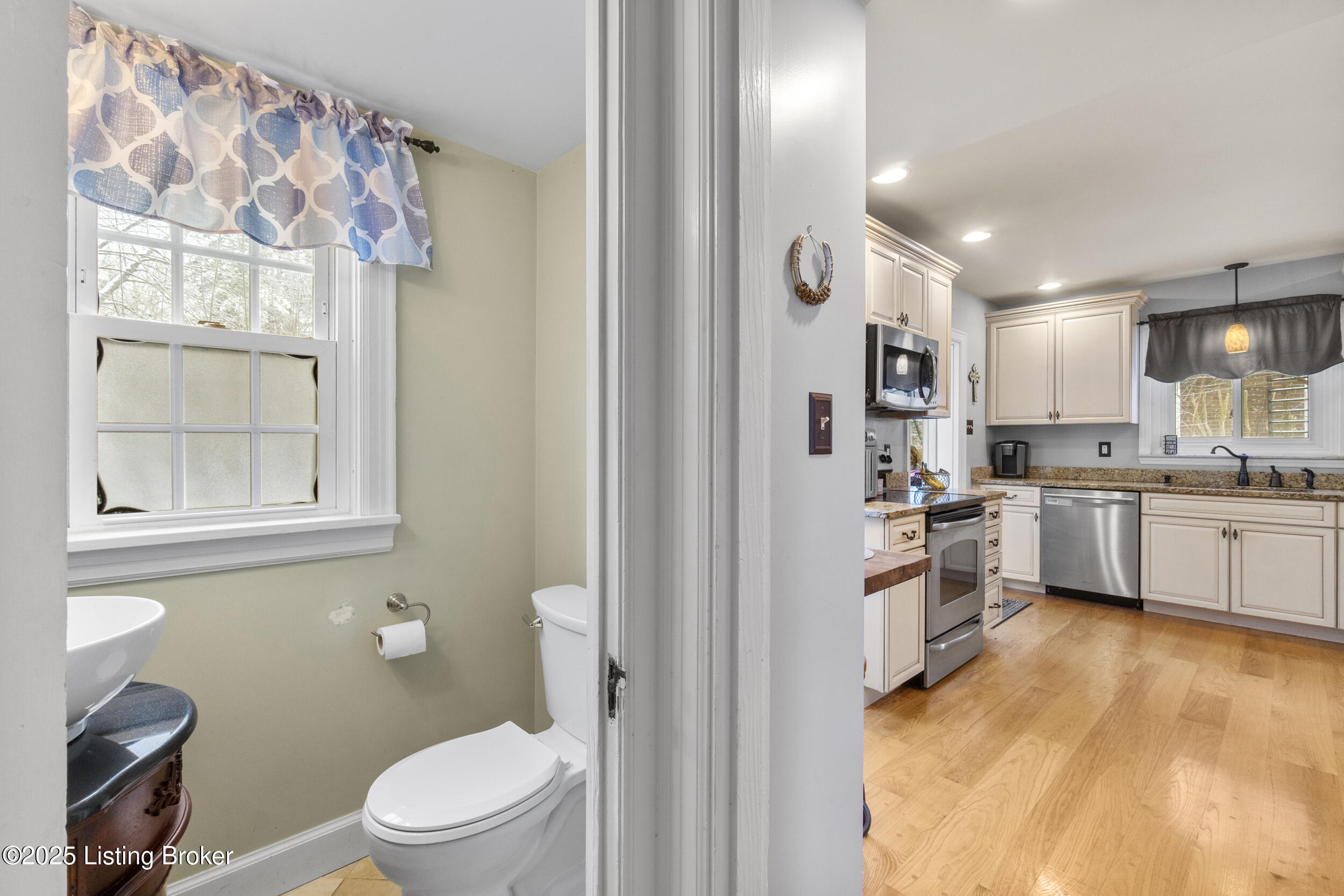 3303 Oriole Dr