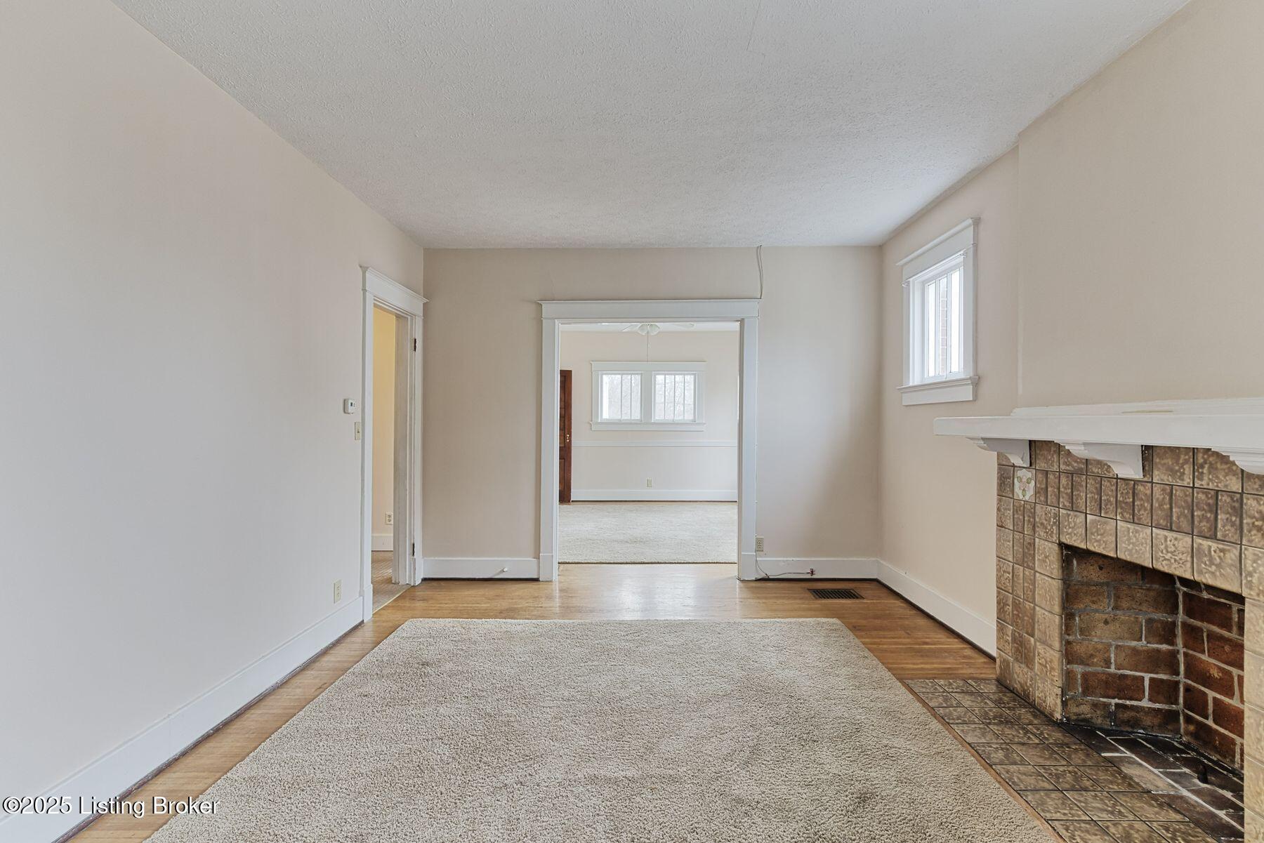 2102 Saratoga Dr