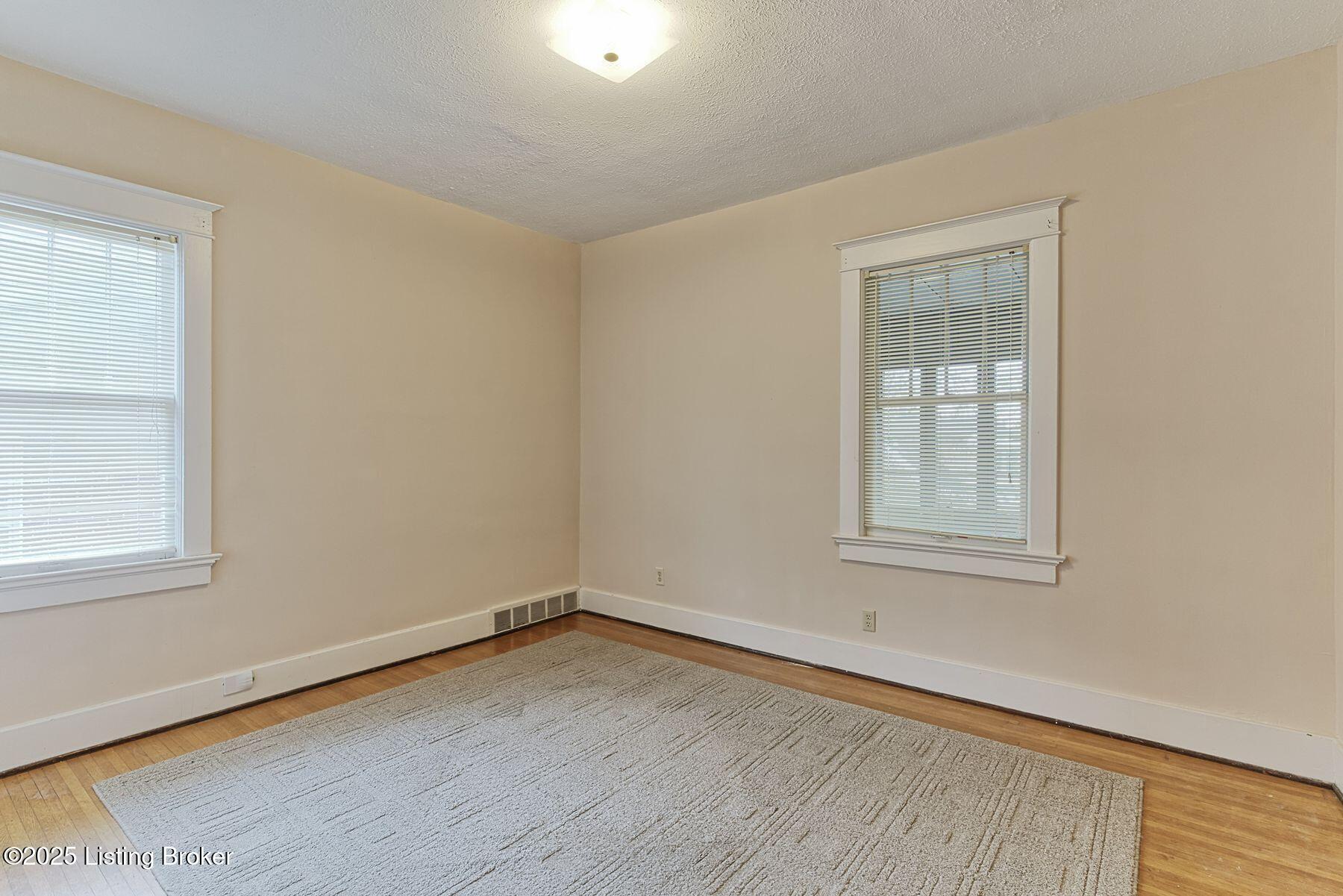 2102 Saratoga Dr