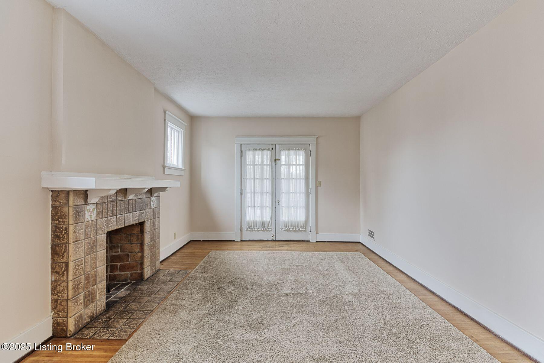 2102 Saratoga Dr