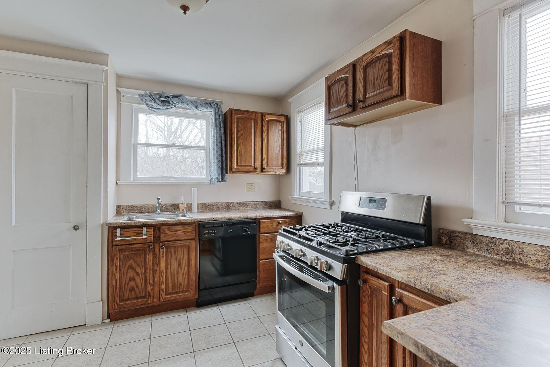 2102 Saratoga Dr