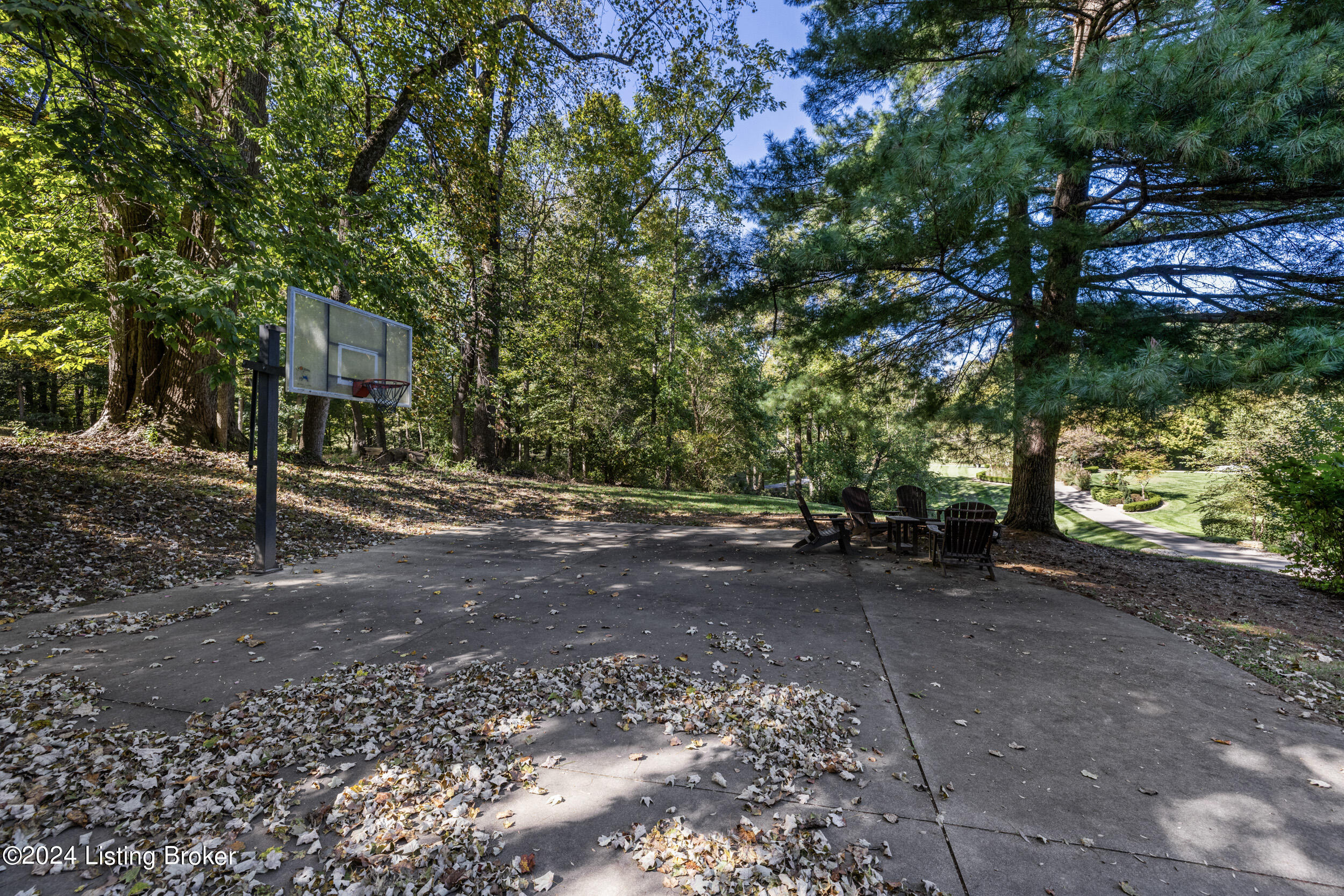 5800 River Knolls Dr