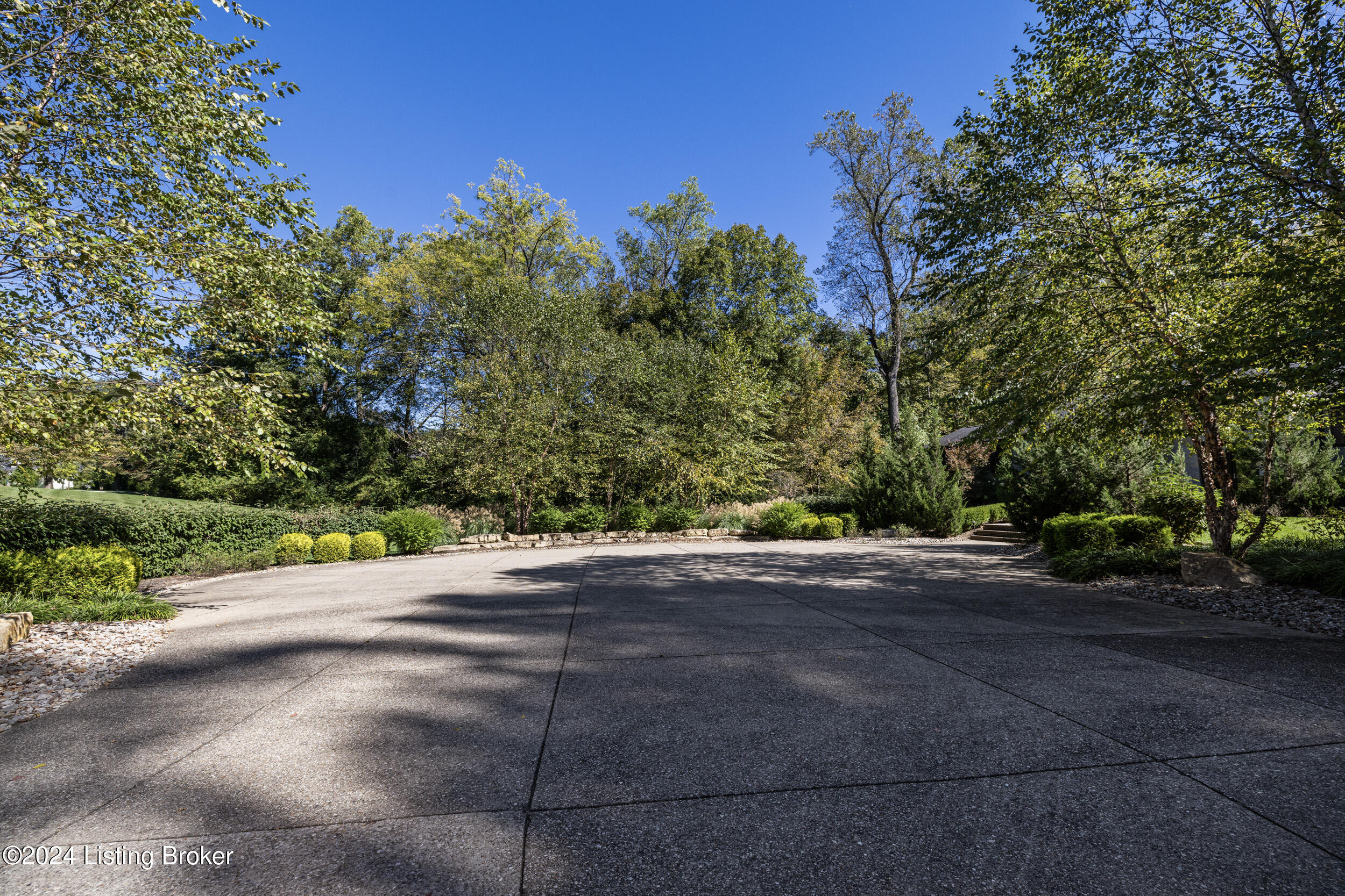 5800 River Knolls Dr