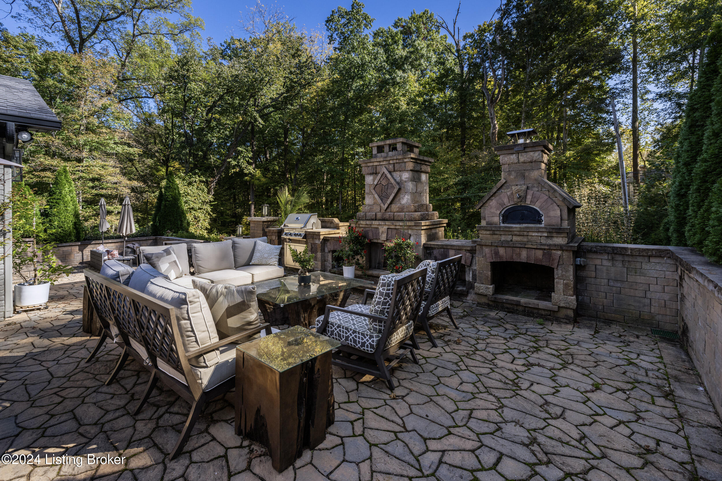 5800 River Knolls Dr