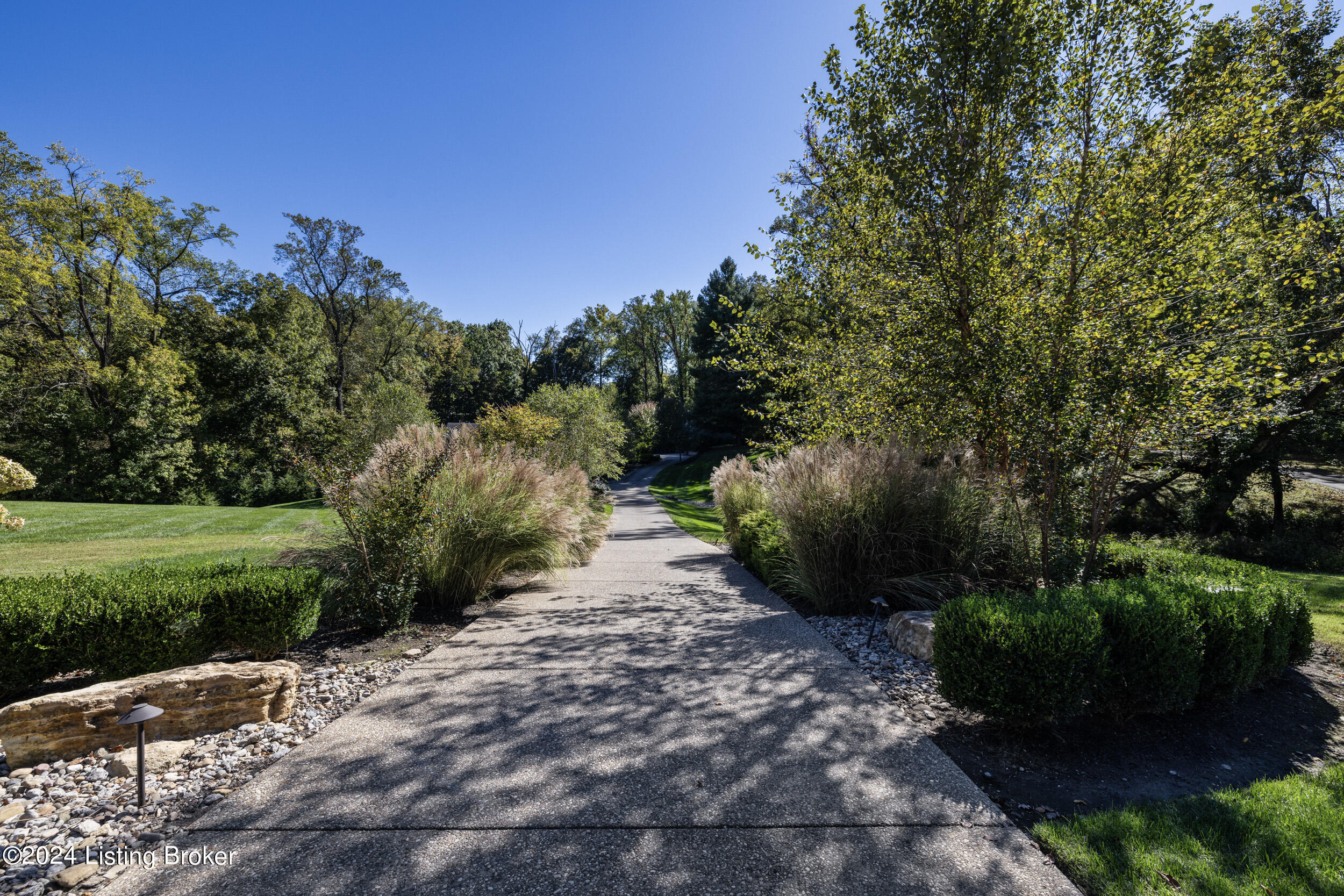 5800 River Knolls Dr