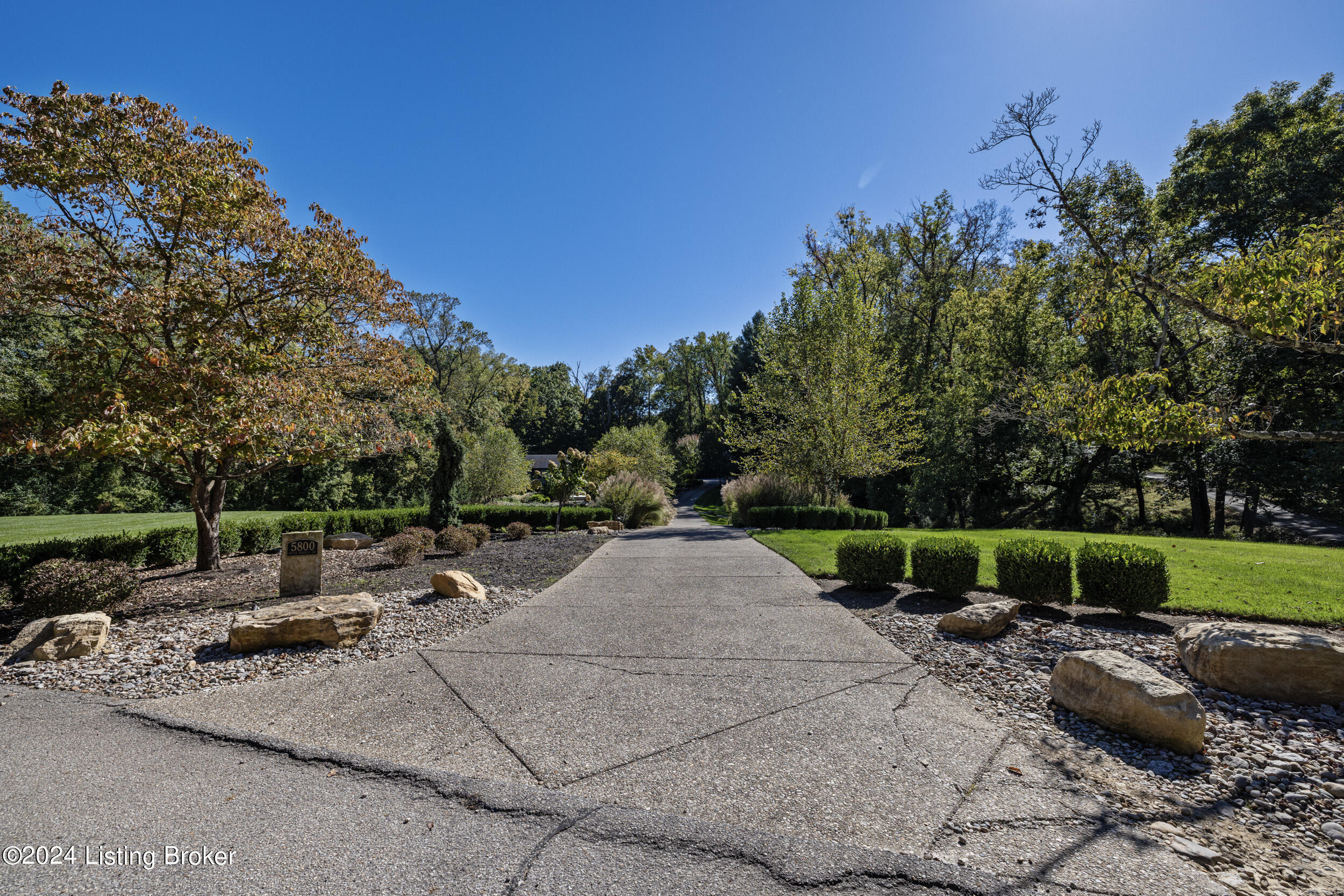 5800 River Knolls Dr