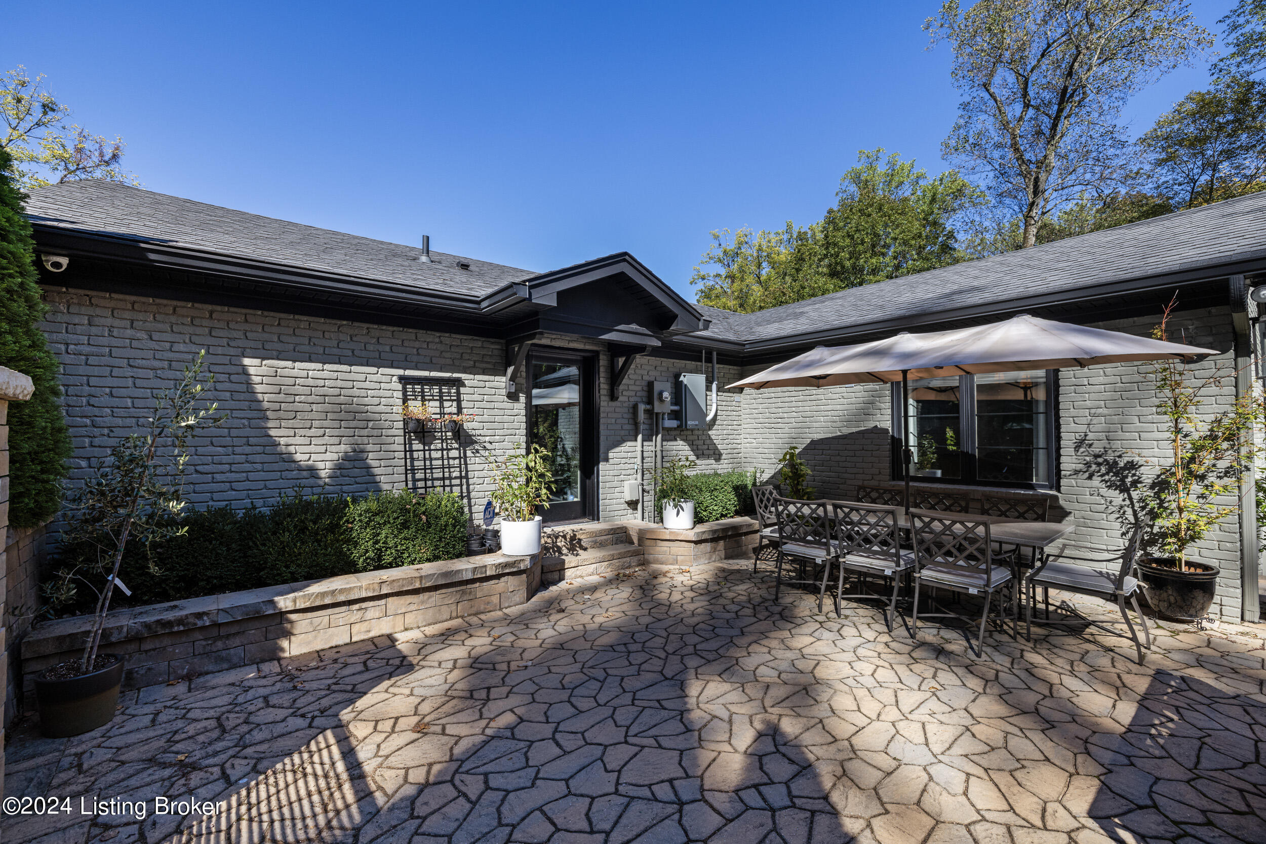 5800 River Knolls Dr