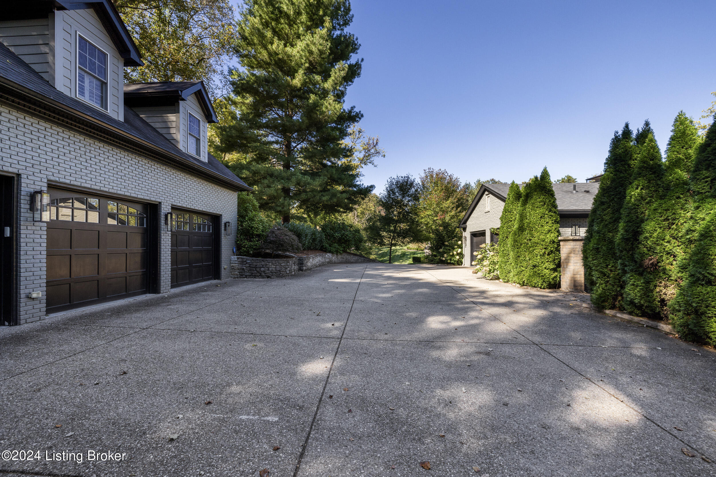 5800 River Knolls Dr