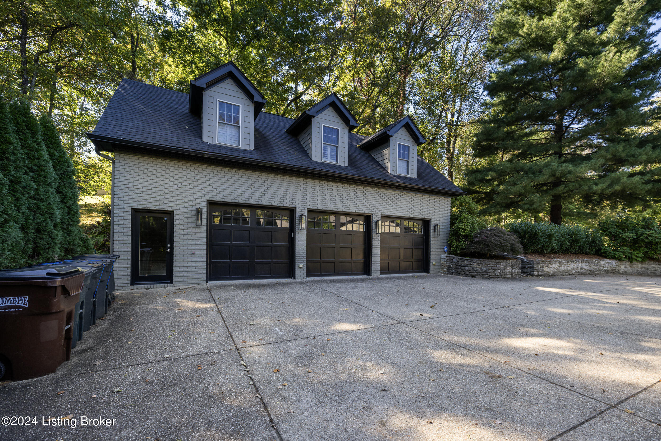 5800 River Knolls Dr