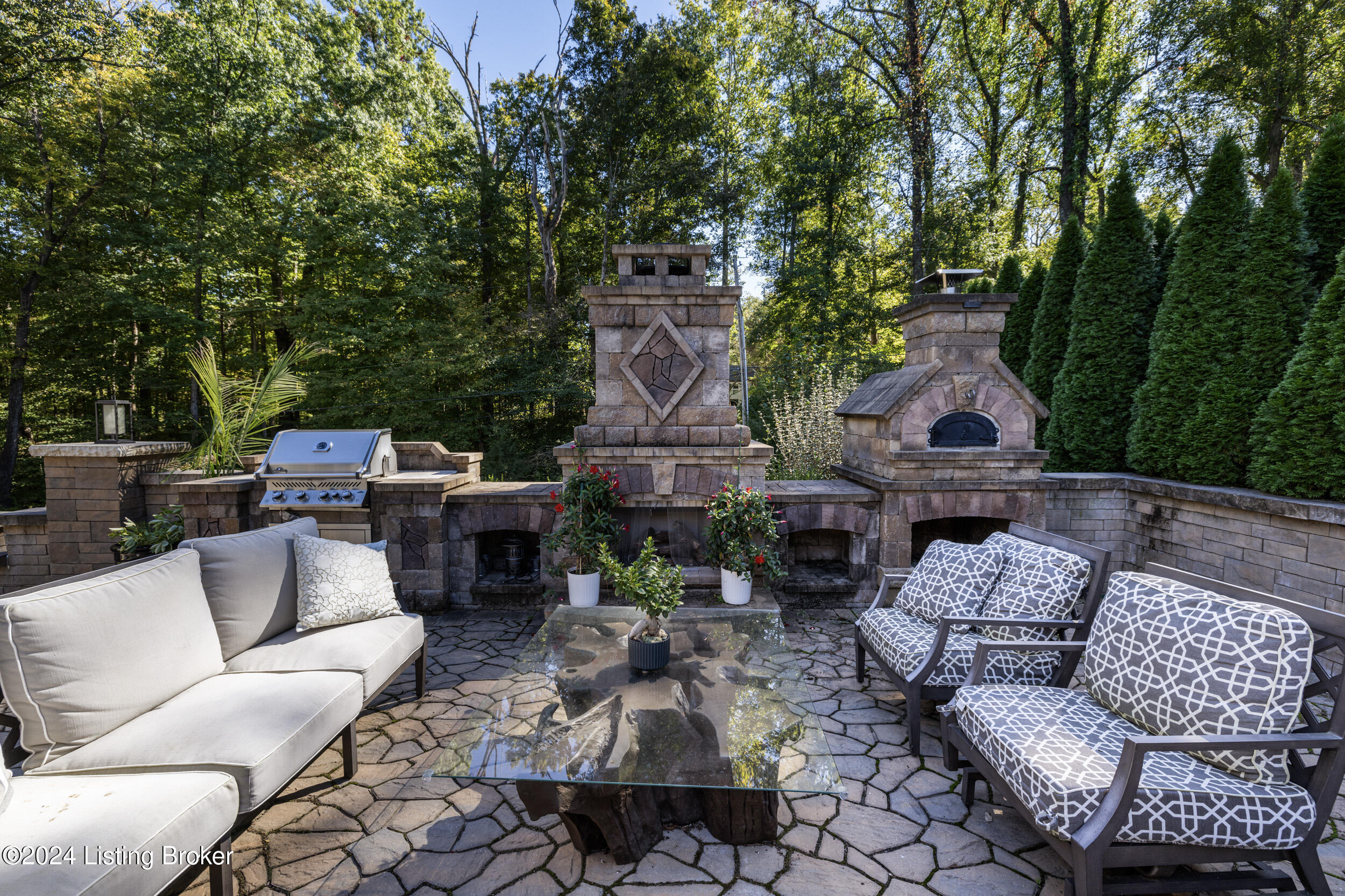 5800 River Knolls Dr