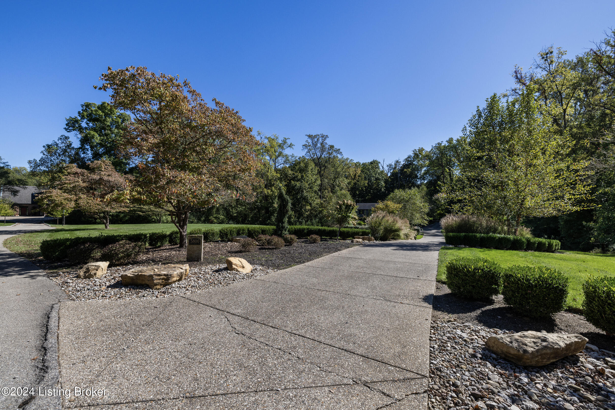 5800 River Knolls Dr