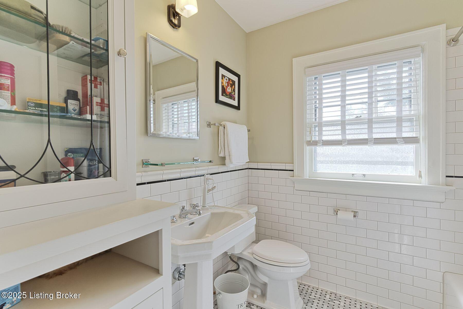 2228 Village Dr