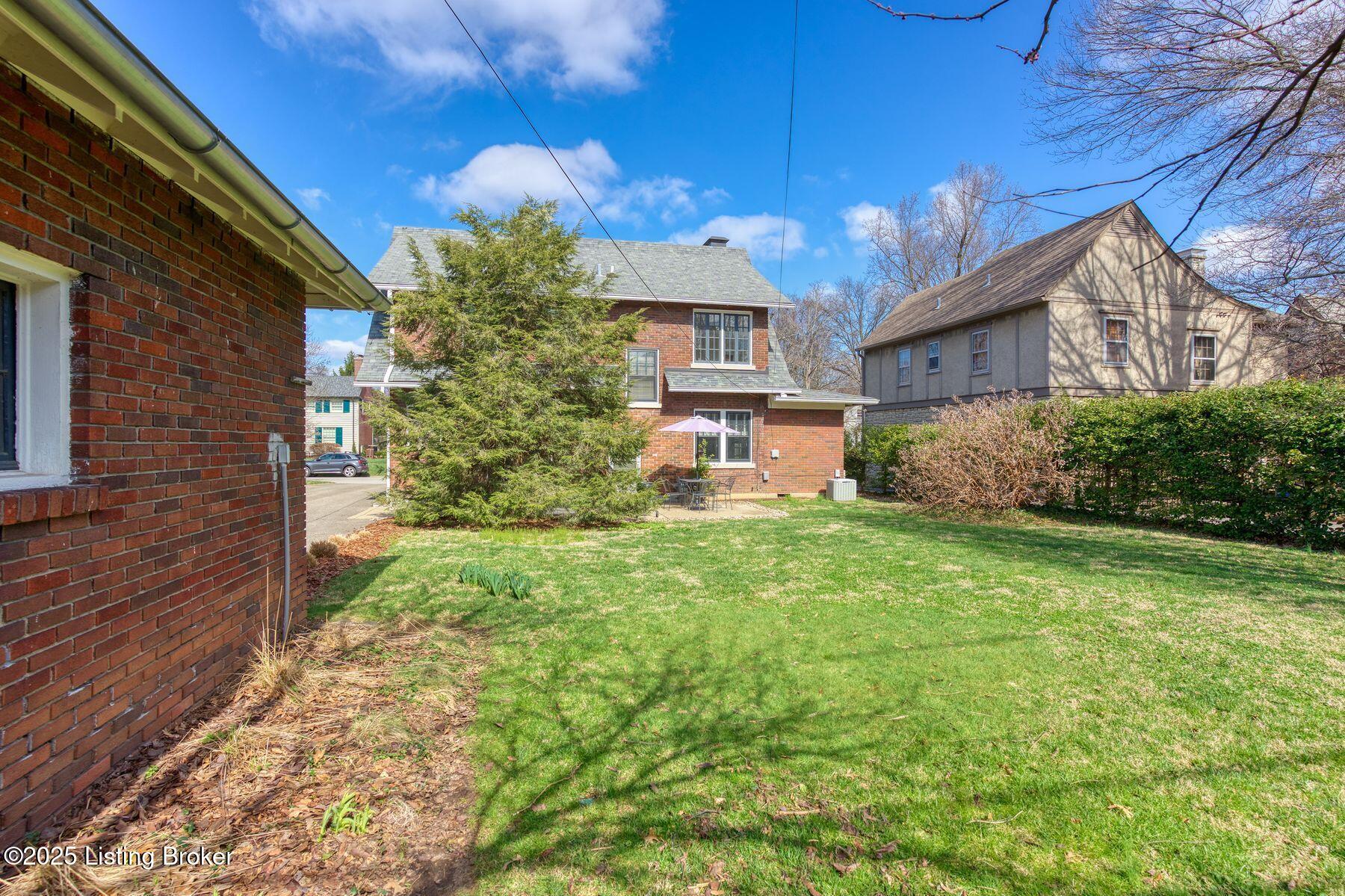 2228 Village Dr