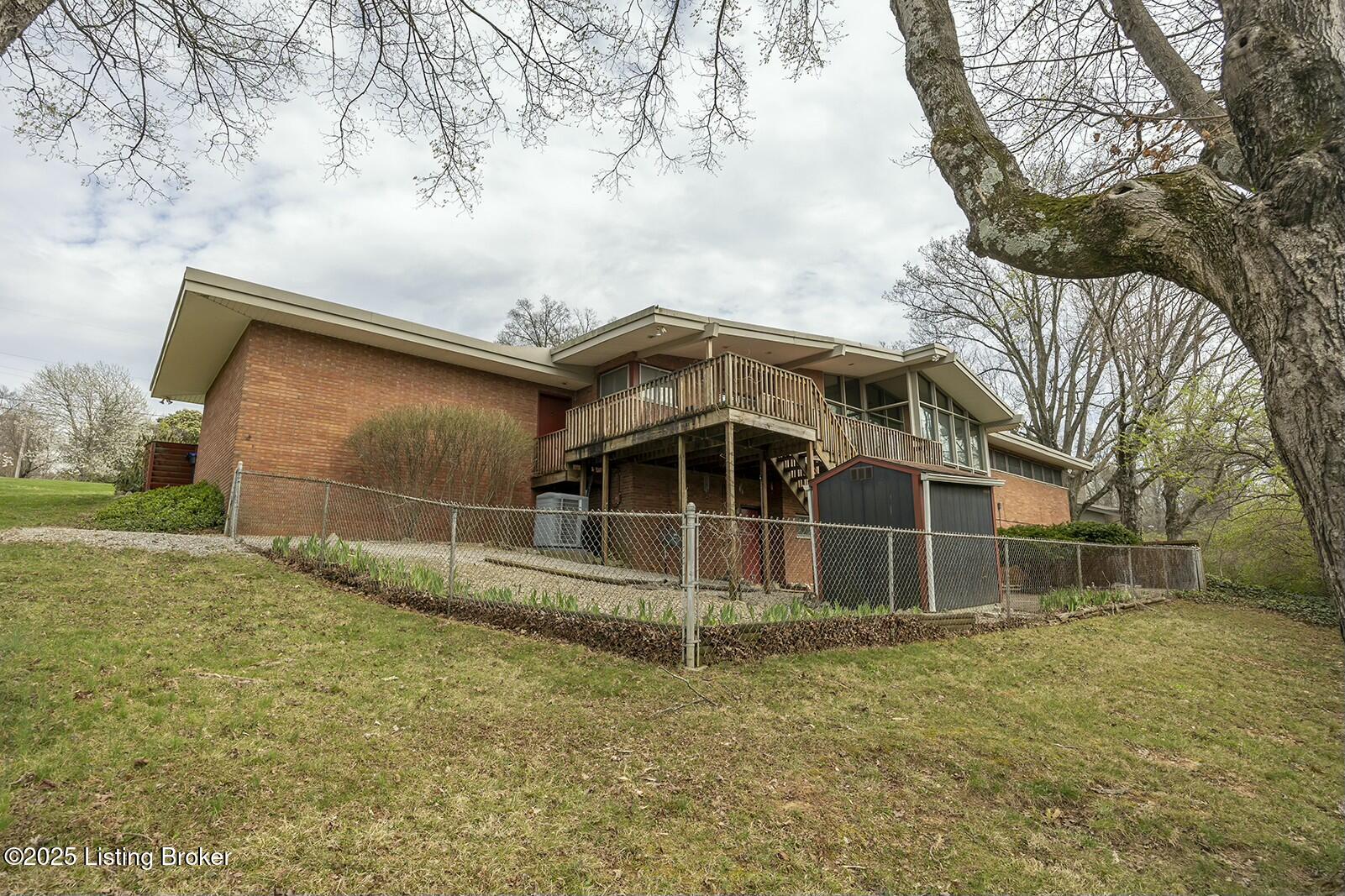 1206 Park Hills Ct
