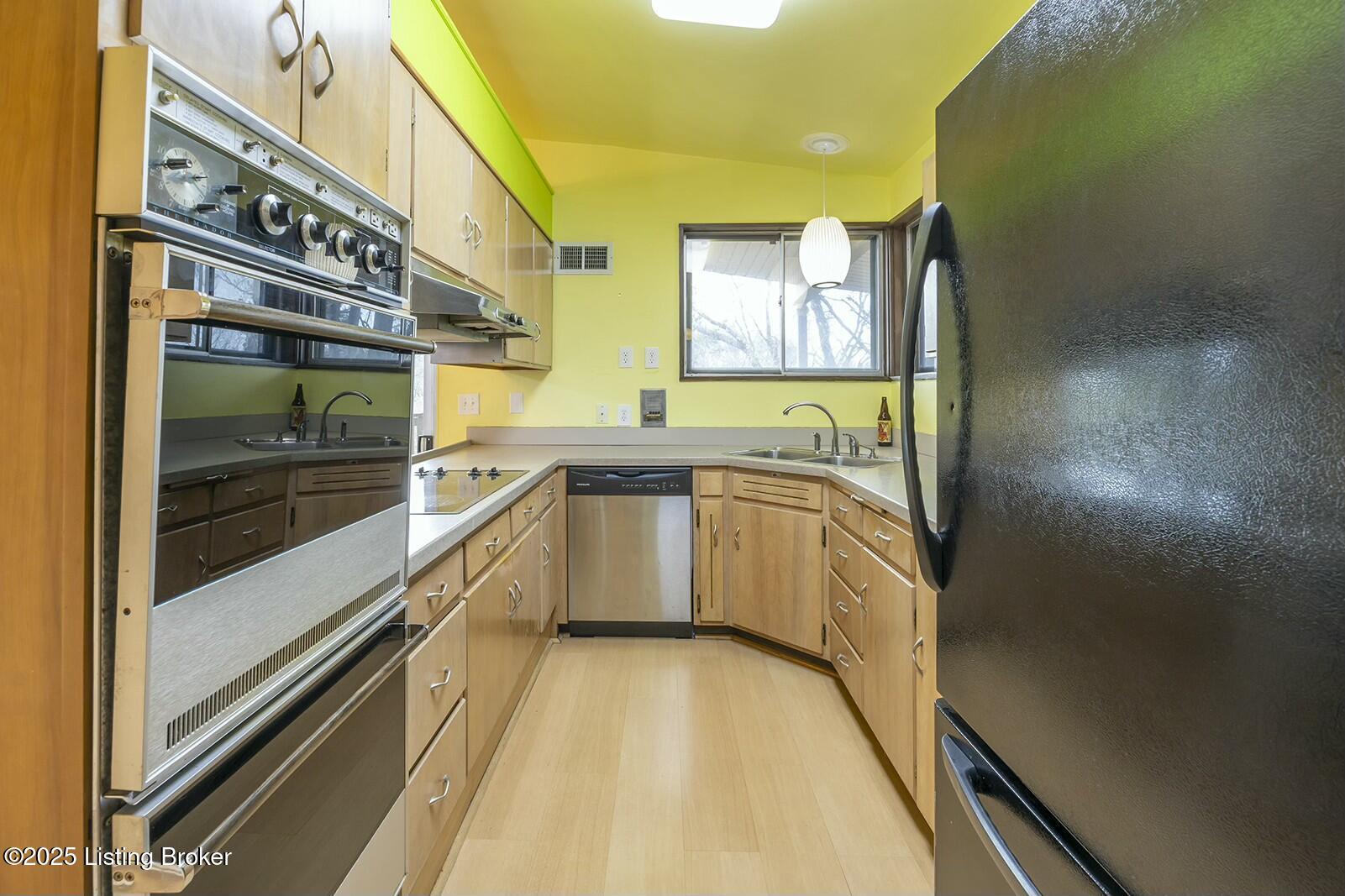 1206 Park Hills Ct