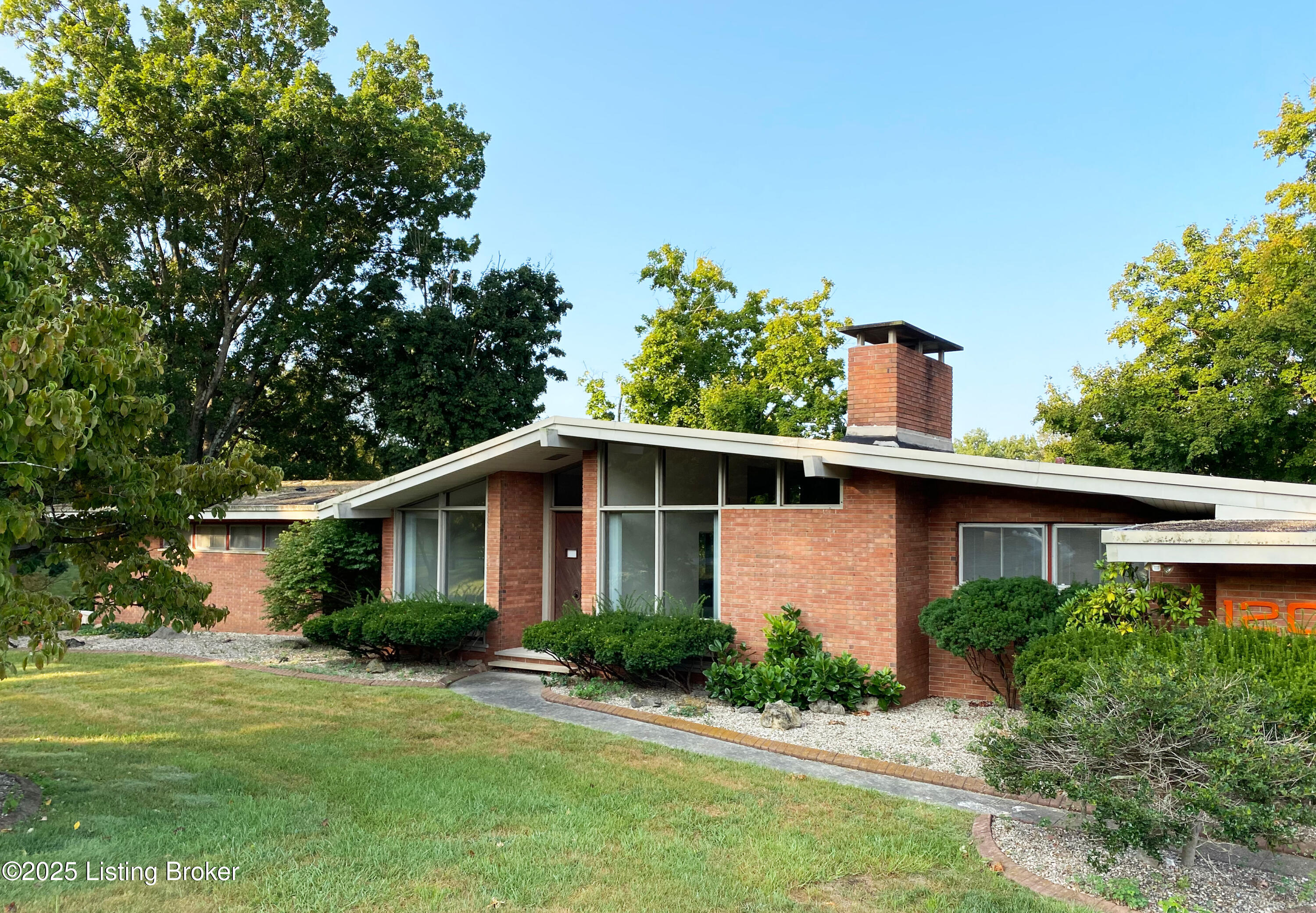 1206 Park Hills Ct