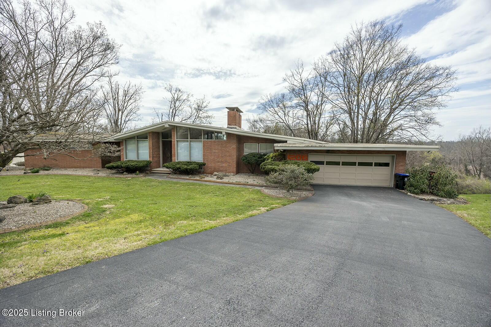 1206 Park Hills Ct