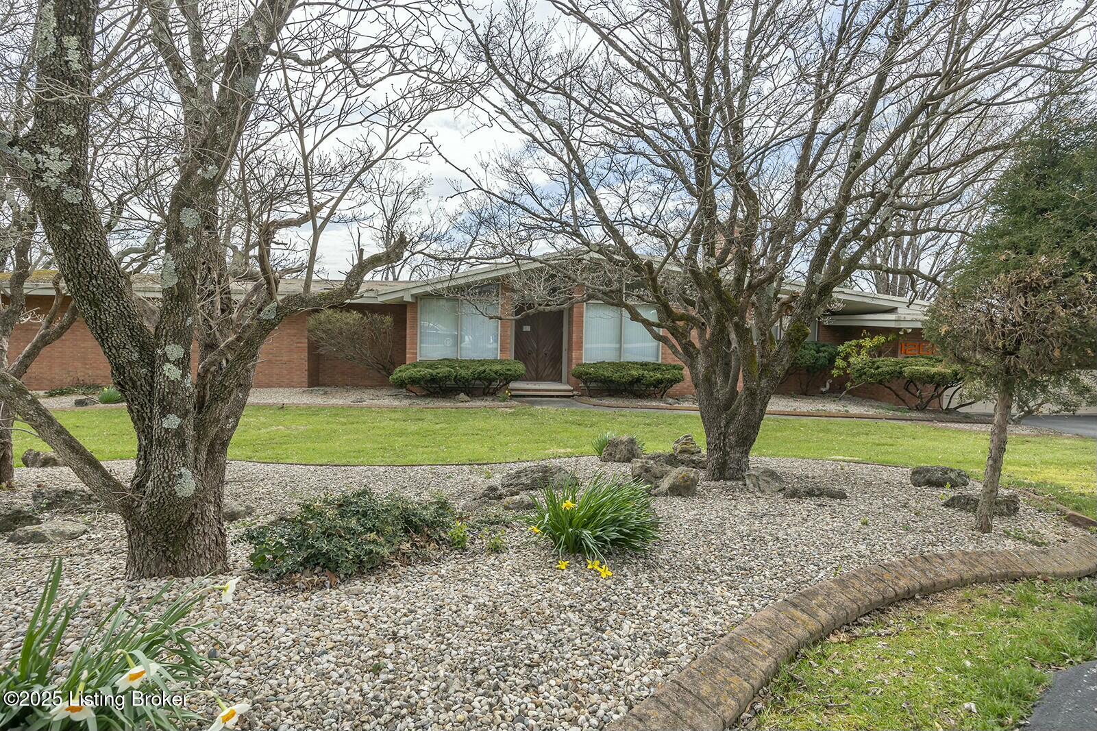 1206 Park Hills Ct