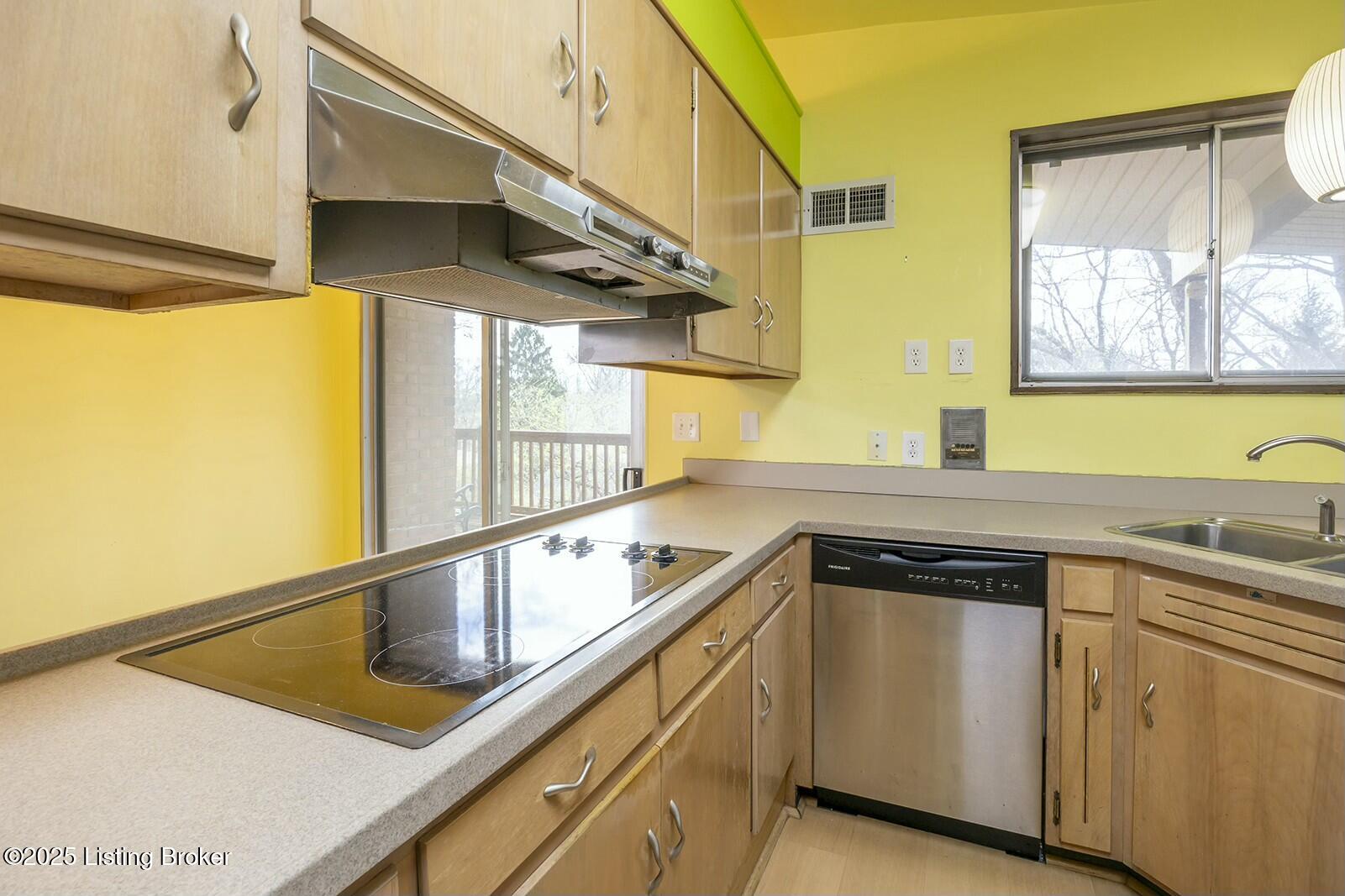 1206 Park Hills Ct