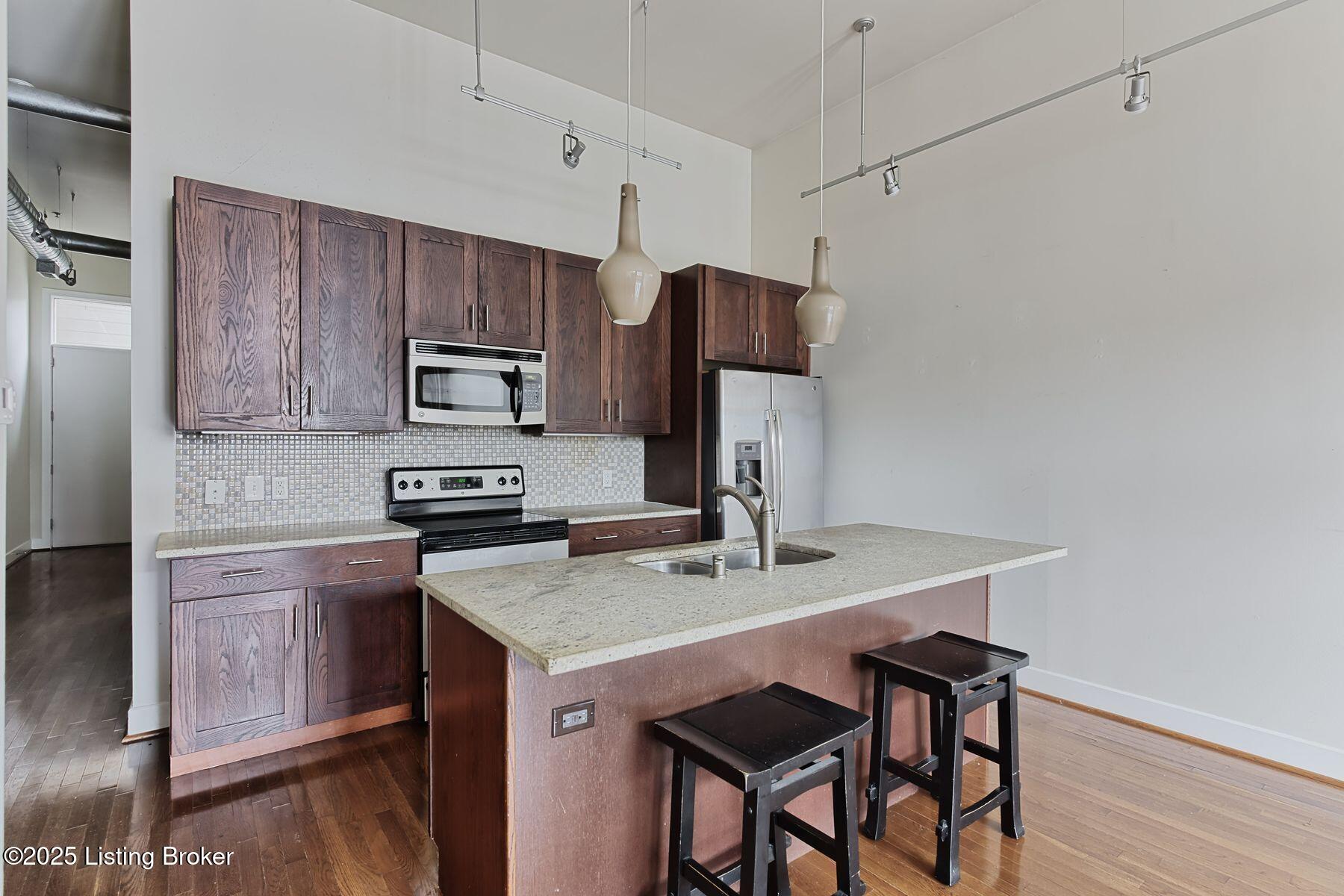 639 E Jefferson St 101