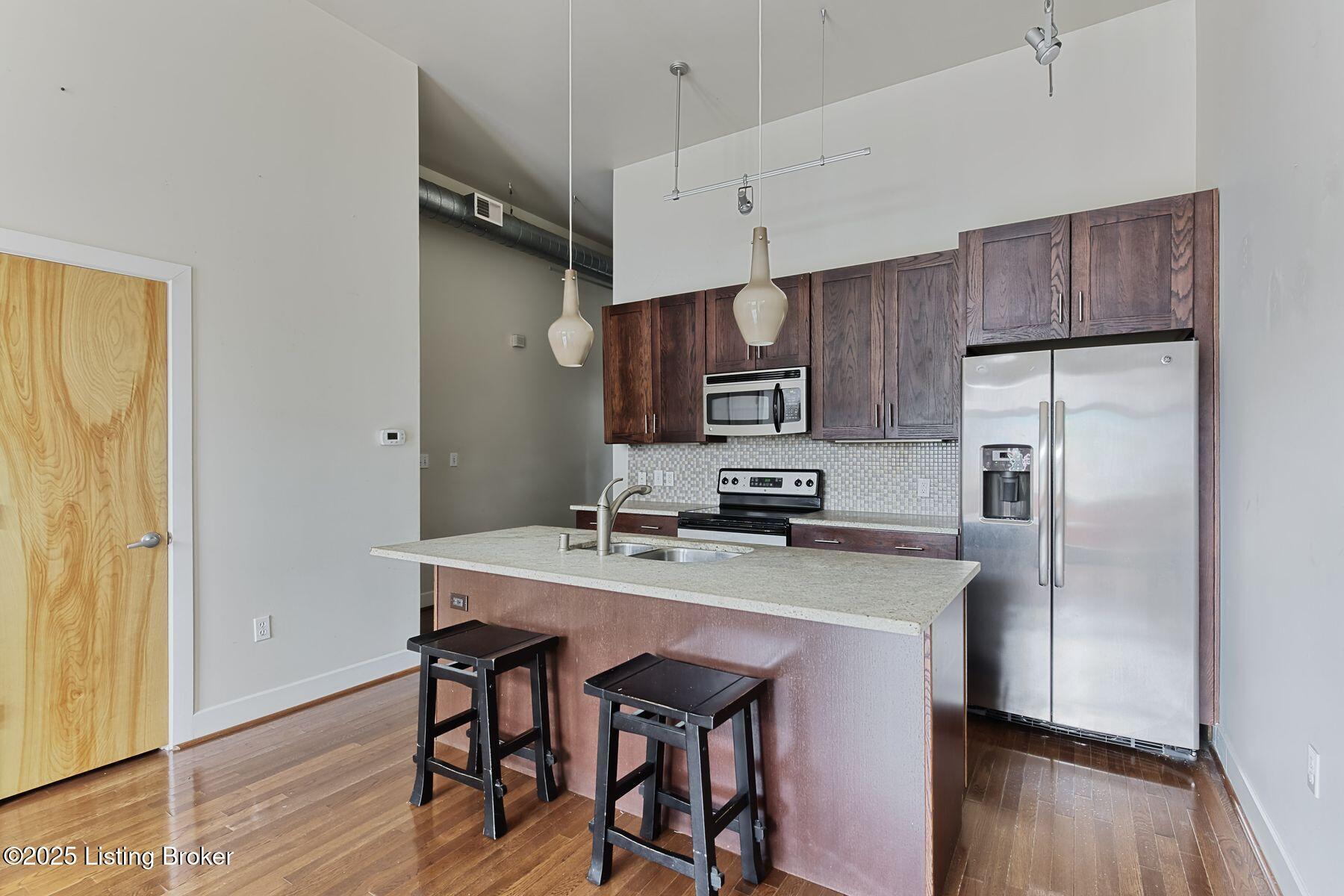 639 E Jefferson St 101