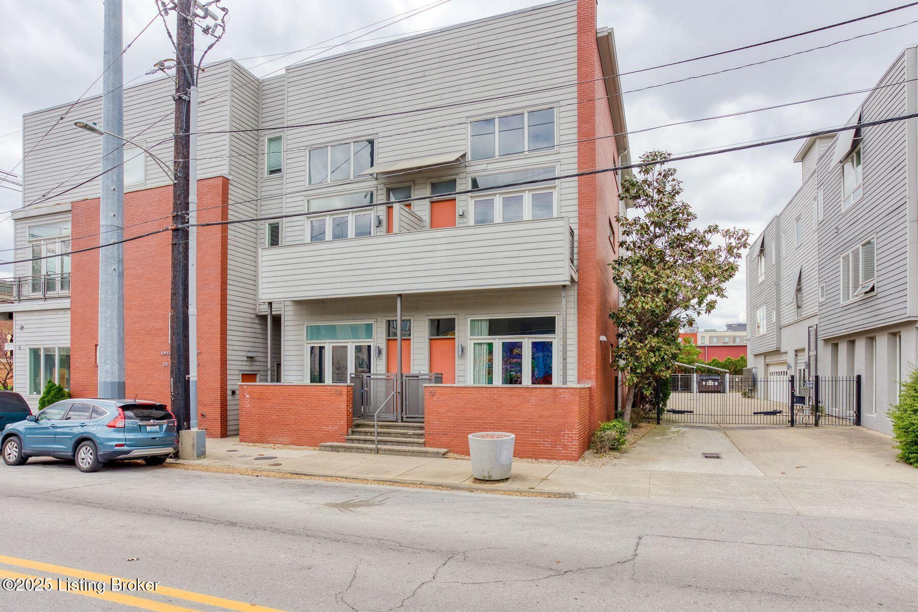 639 E Jefferson St 101