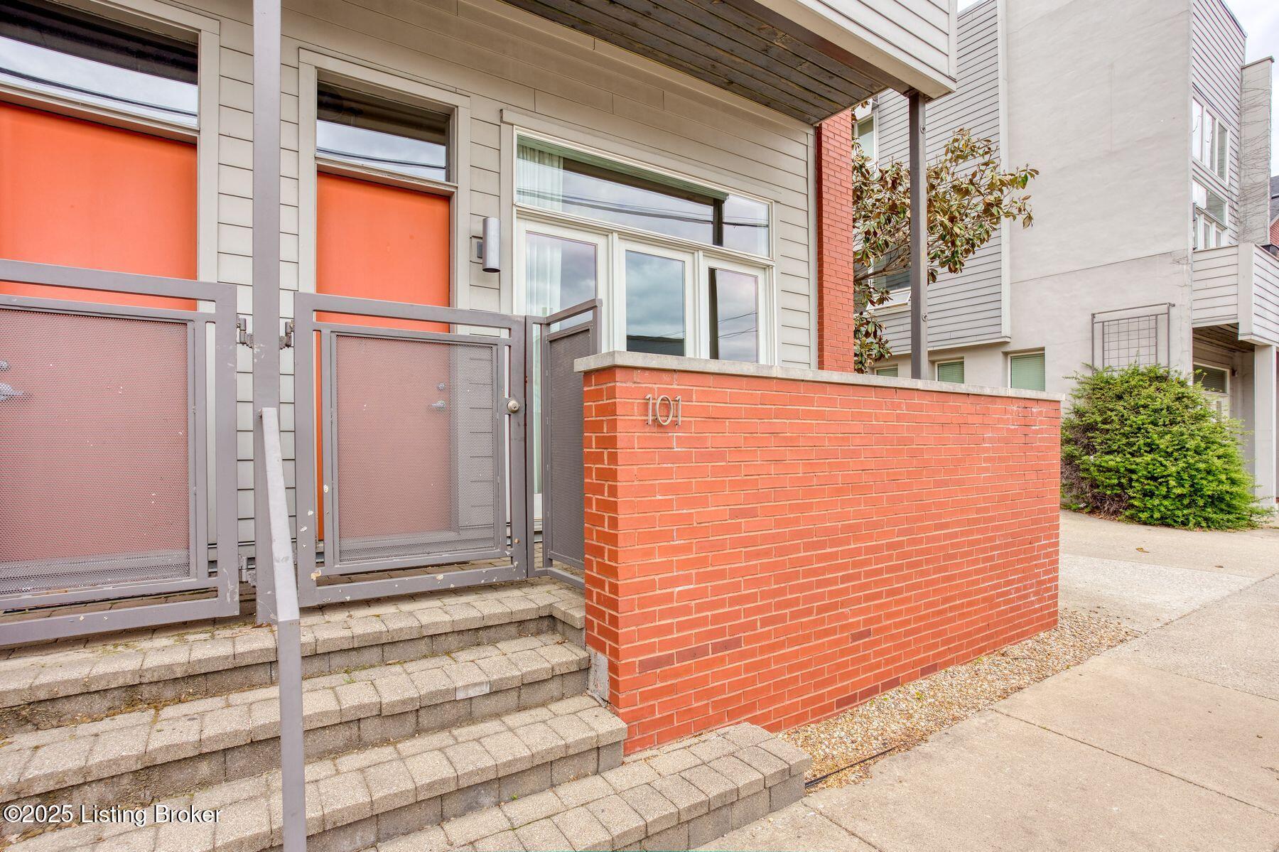 639 E Jefferson St 101