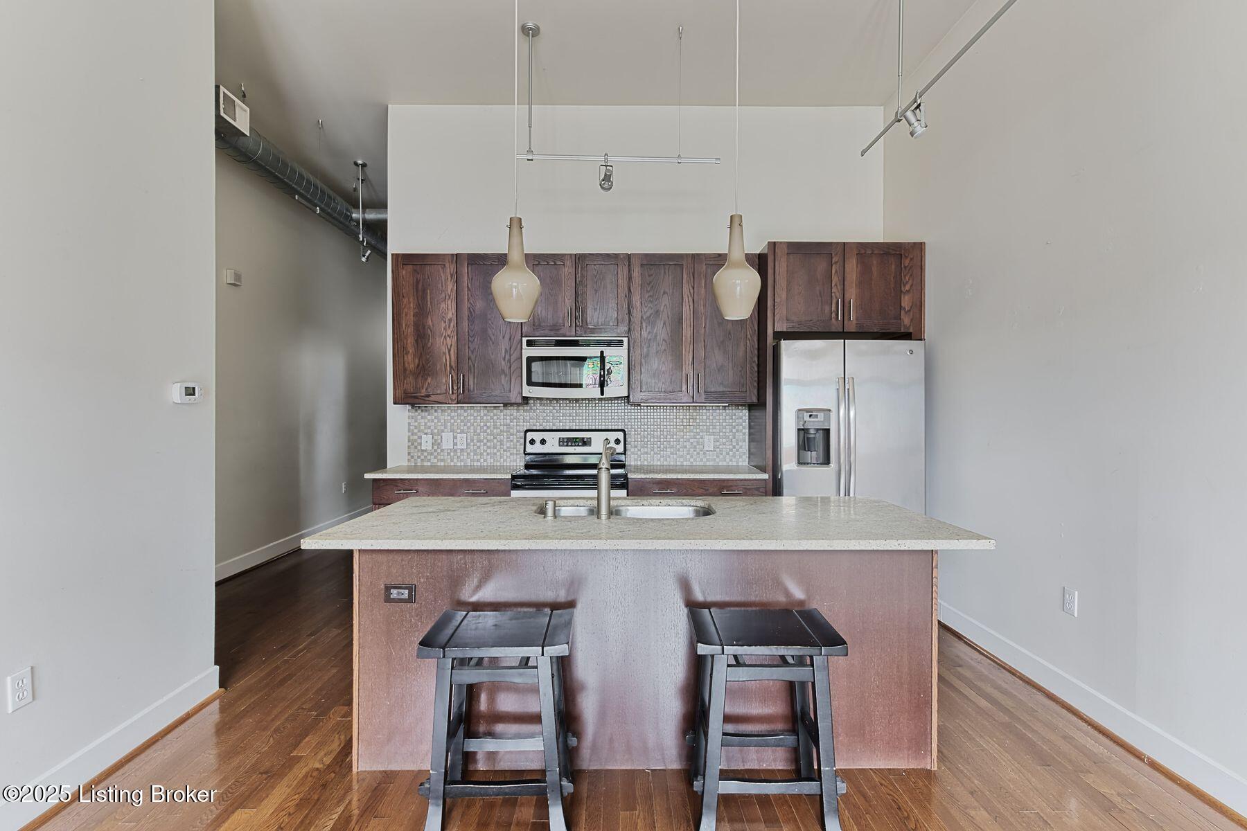639 E Jefferson St 101