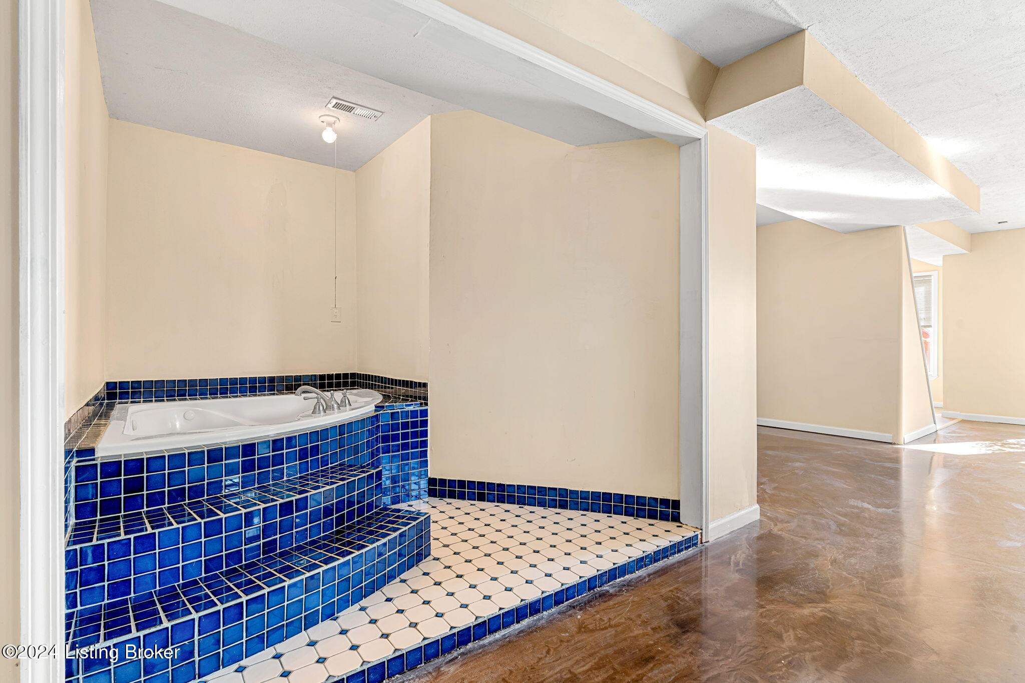 7702 Willow Bend Dr