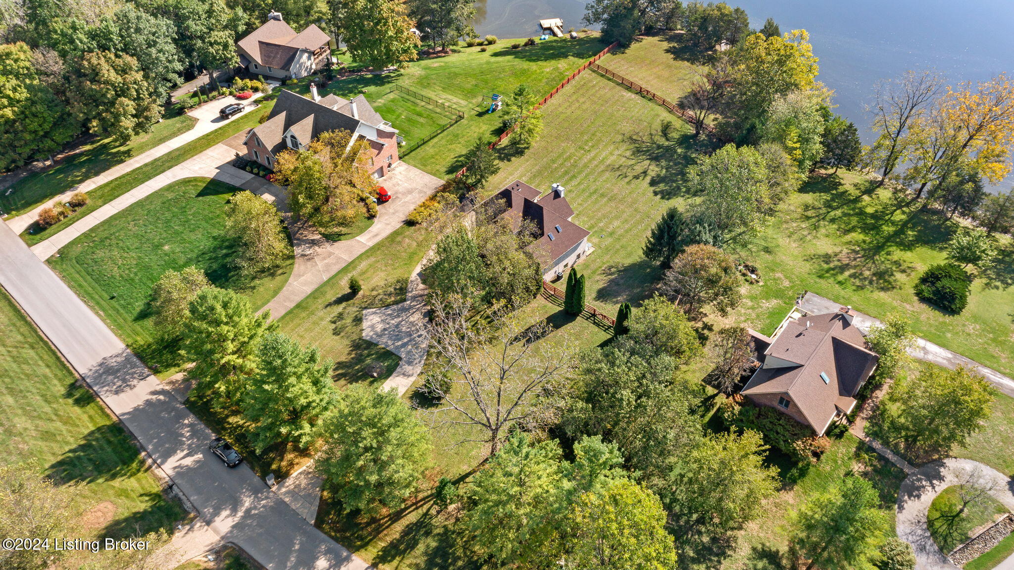 7702 Willow Bend Dr