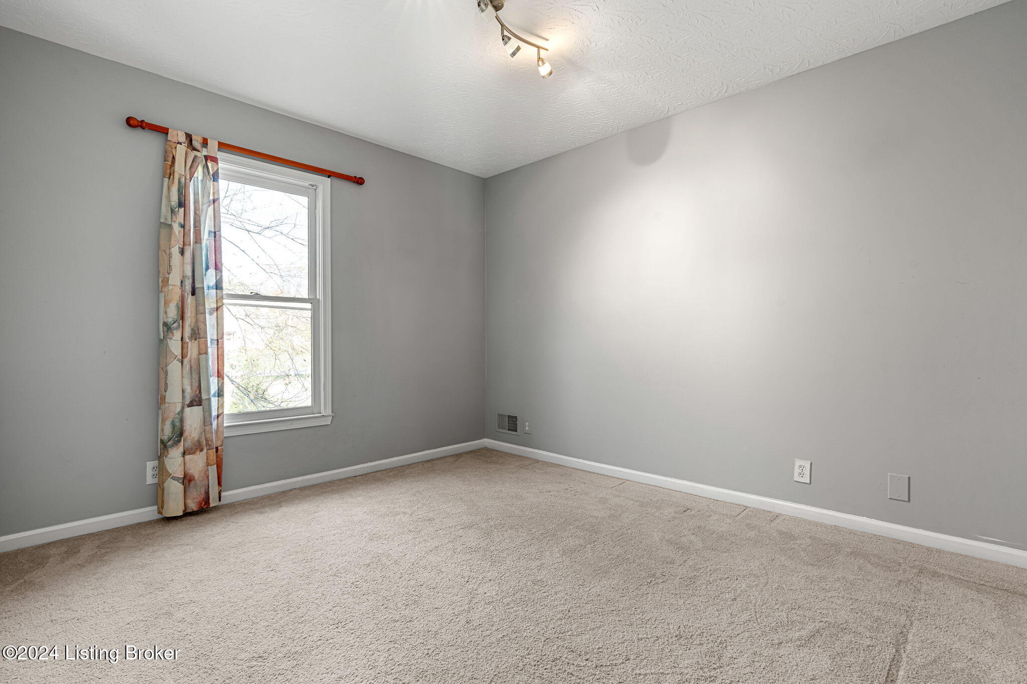 7702 Willow Bend Dr