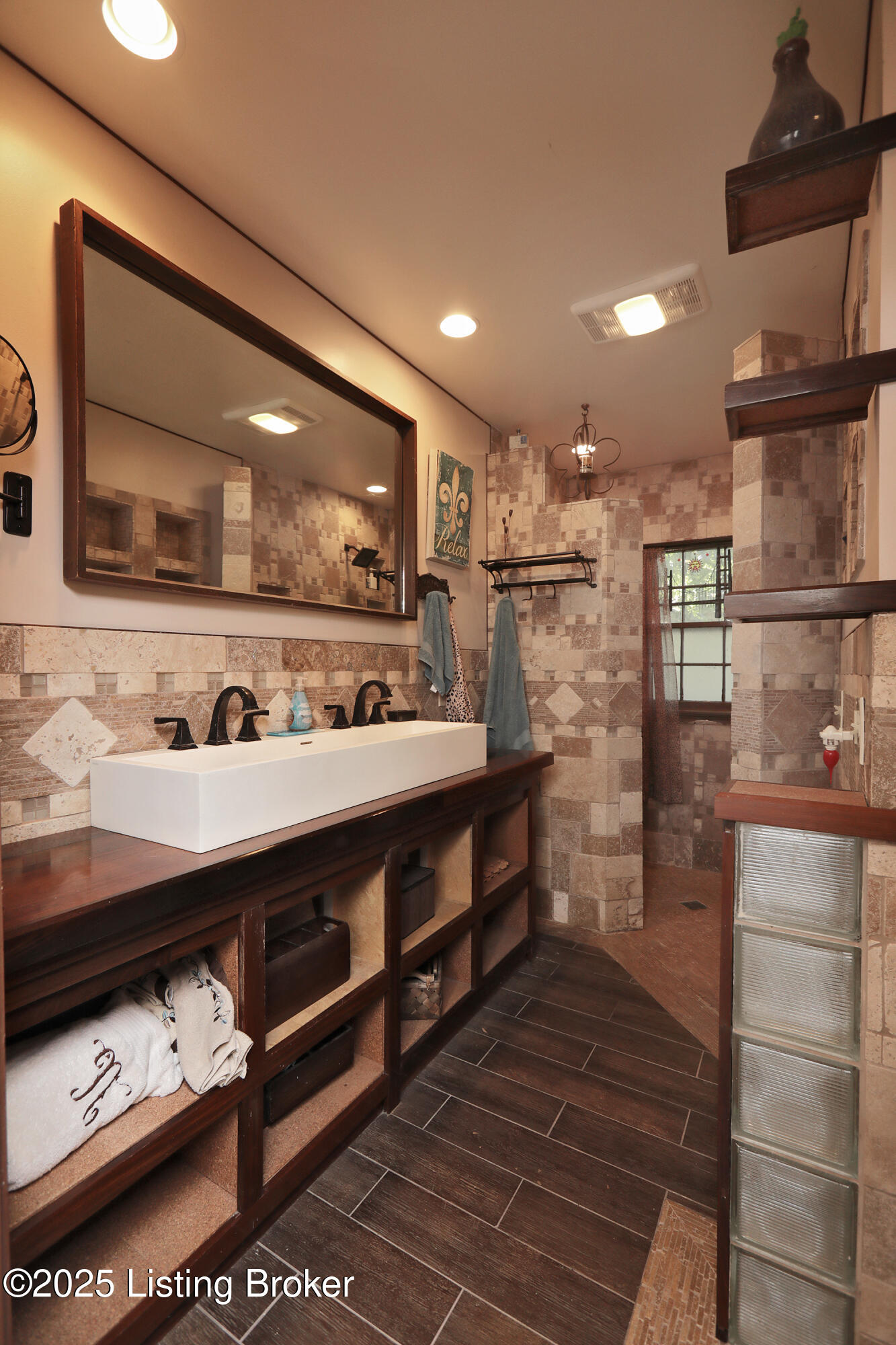 2349 Ingleside Dr