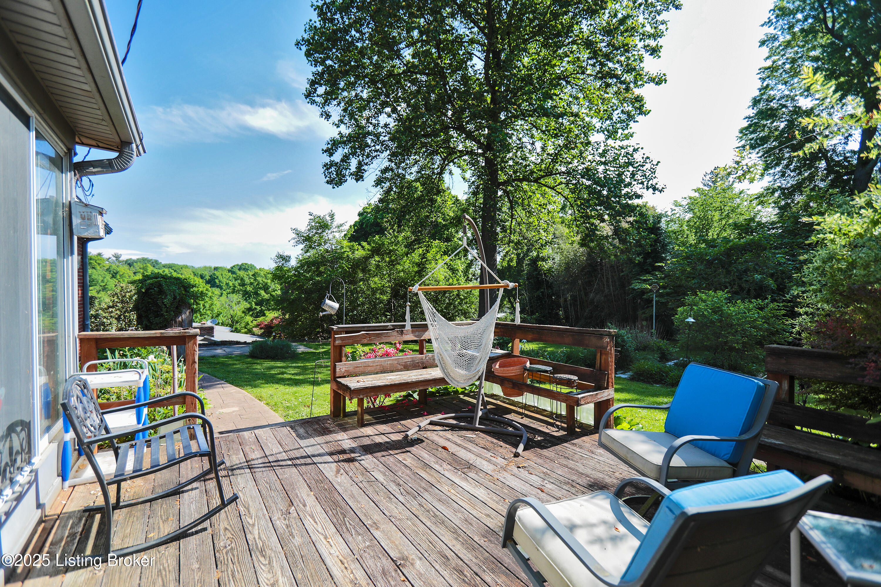 2349 Ingleside Dr