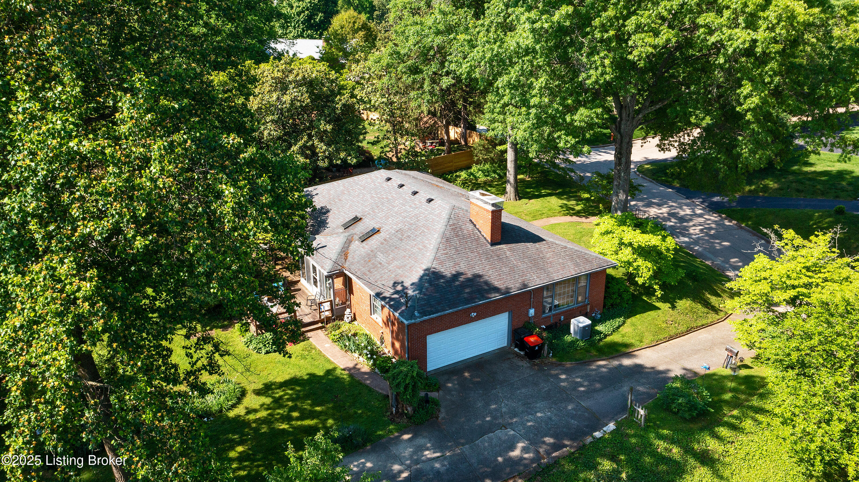 2349 Ingleside Dr