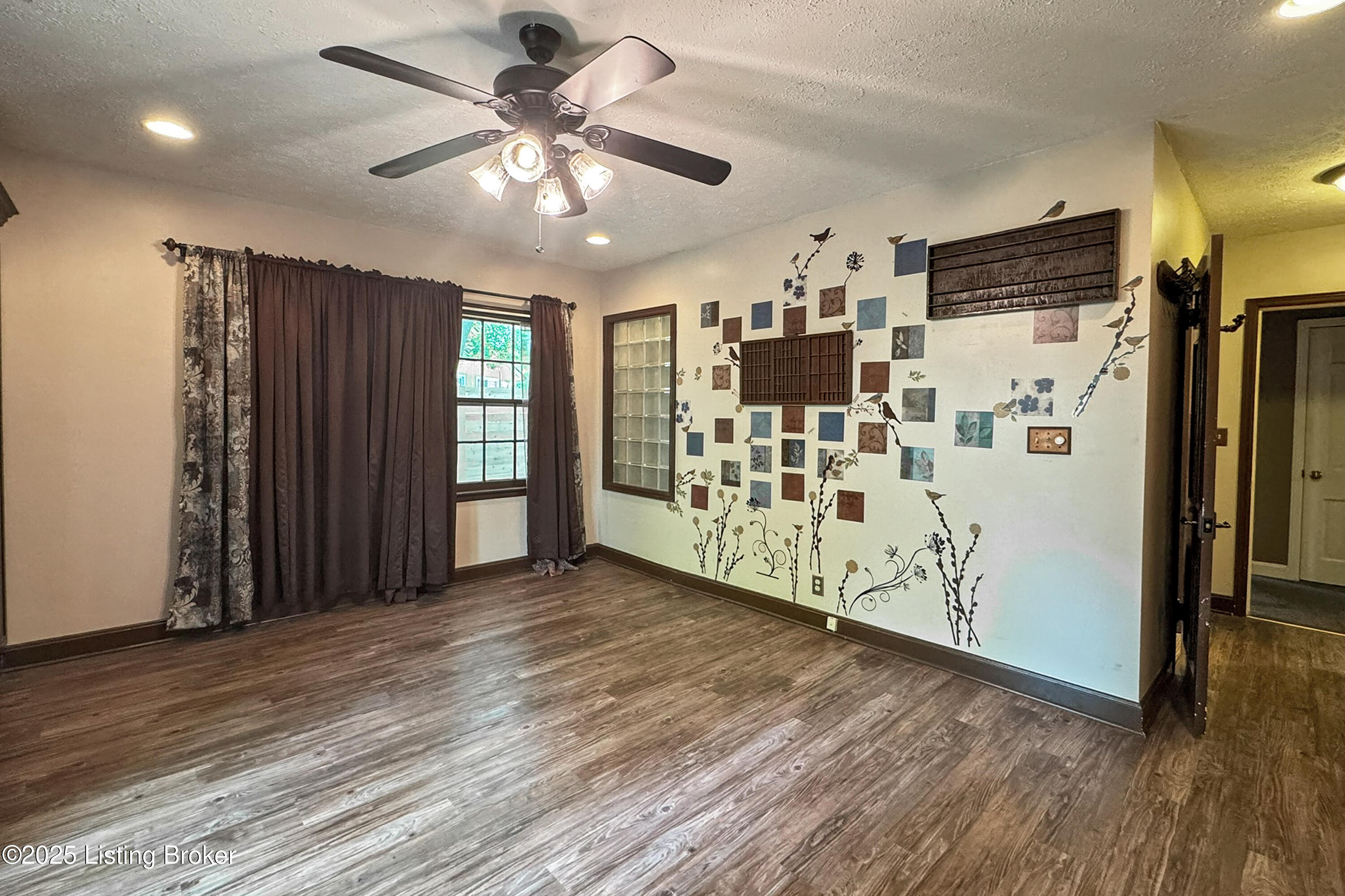 2349 Ingleside Dr