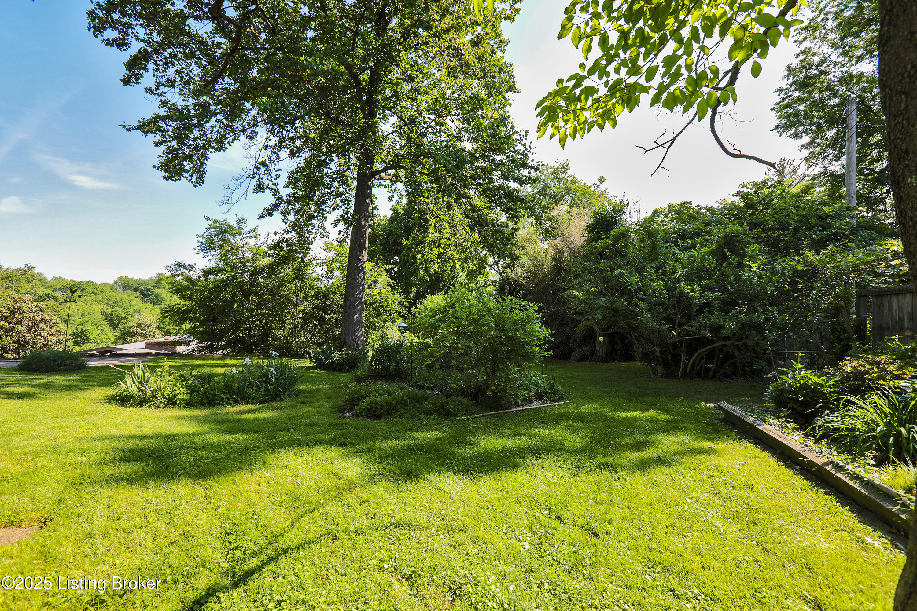 2349 Ingleside Dr